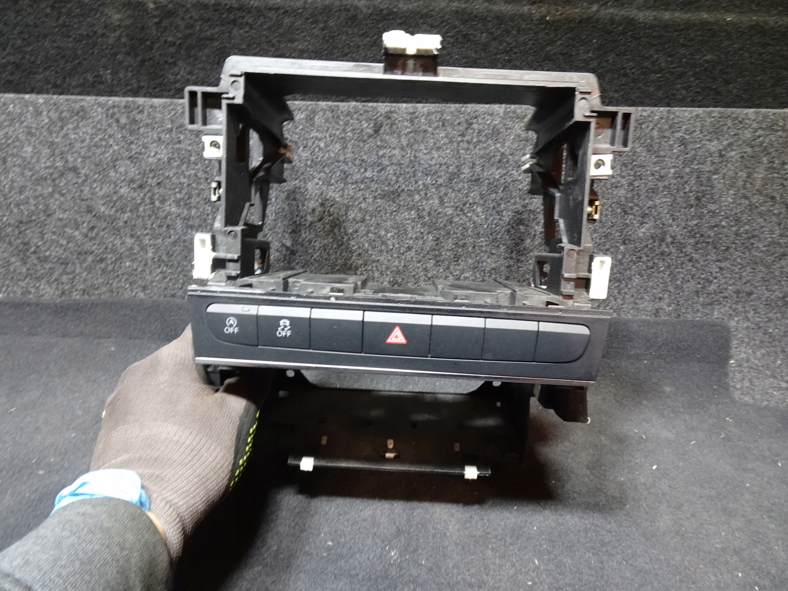 Audi A3 8P FL рамка II DIN 8P0858005D