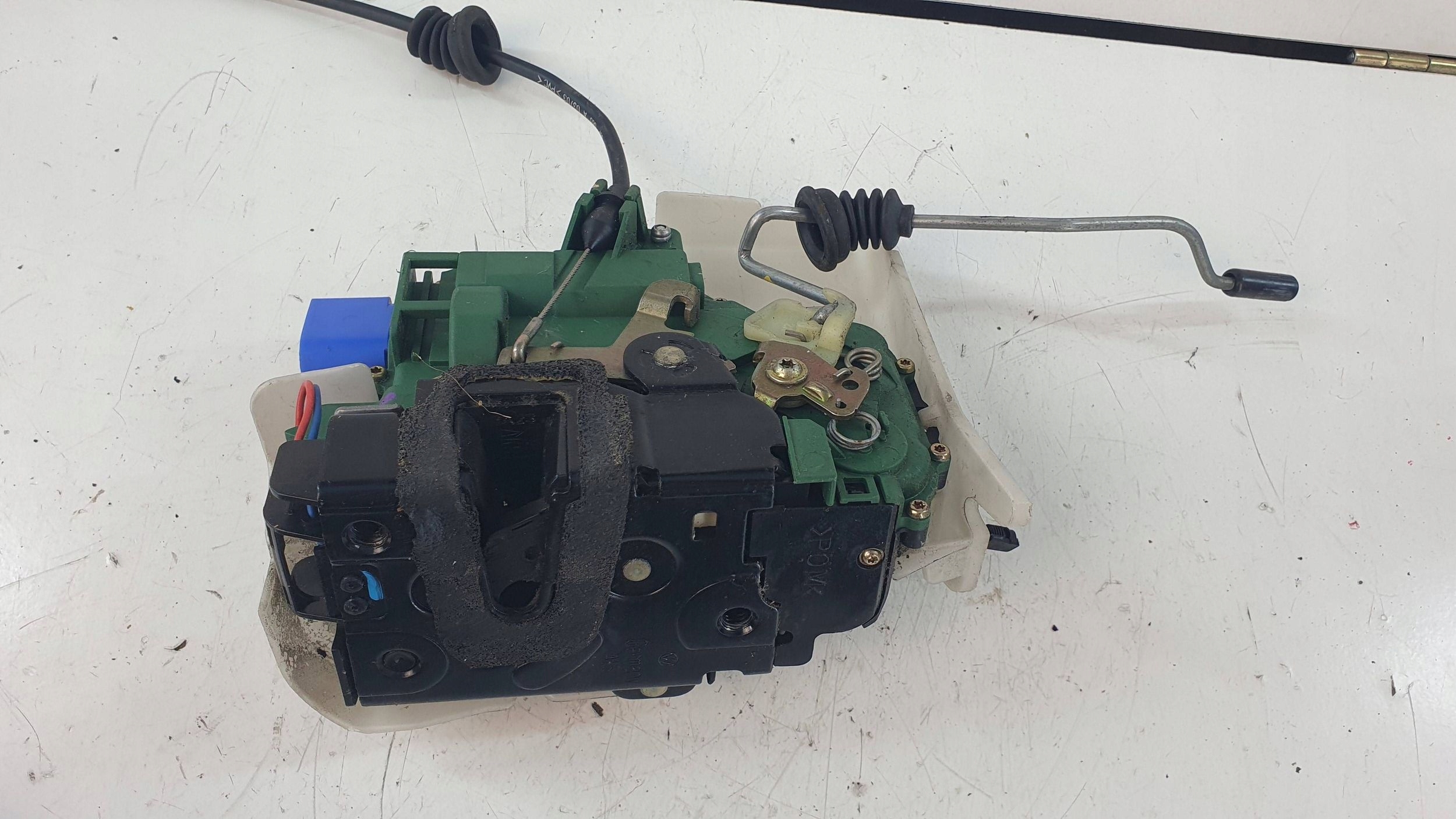 Volkswagen Polo 02-06 lock door przednich right front