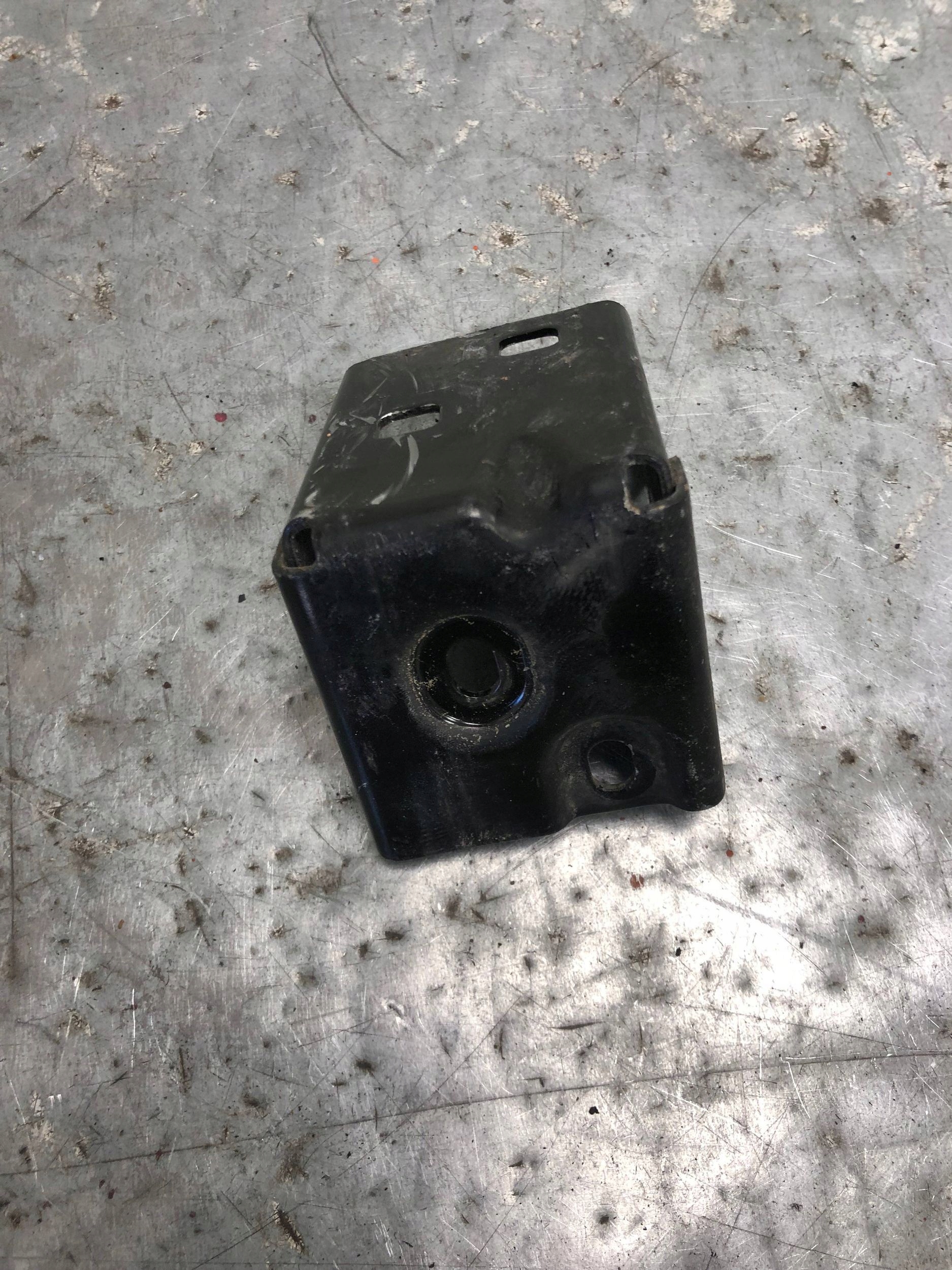 console holder supports right front MERCEDES W205 KOMBI A2056261400