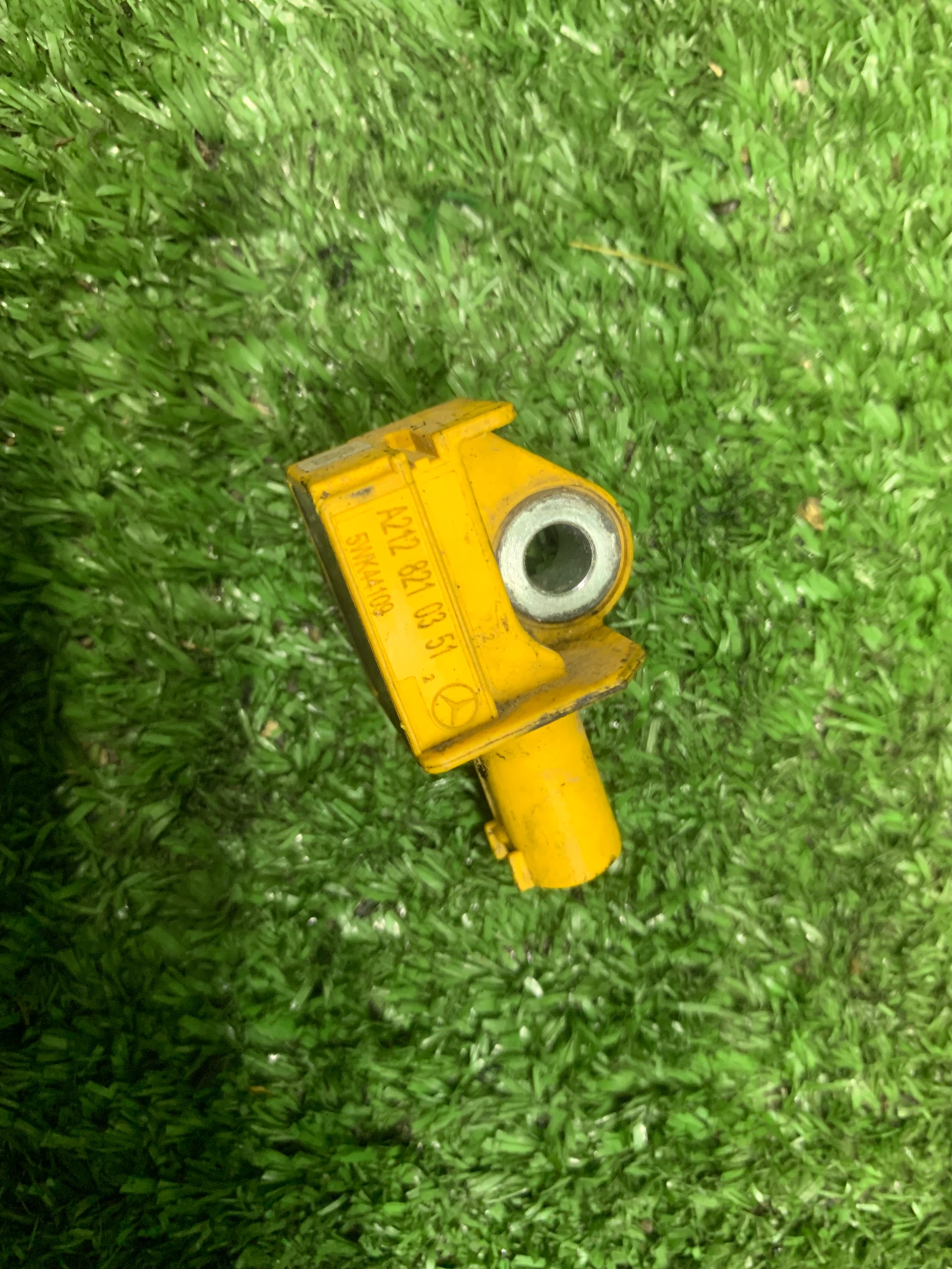 CZUJNIK UDERZENIA AIRBAG MERCEDES W204 W207 W212 R172 SLK A2128210351