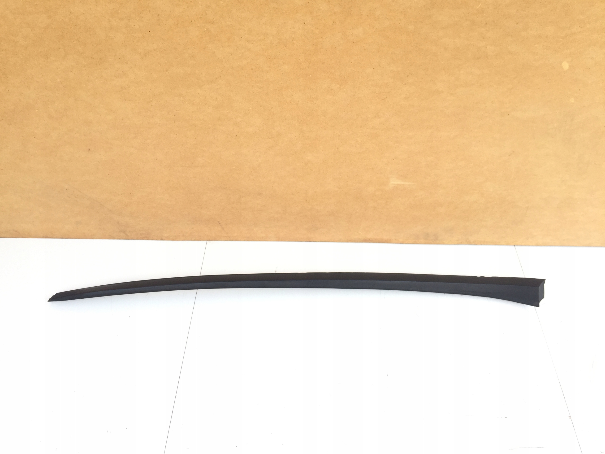 ASTRA J IV LIFT LISTWA SZYBY CZOŁOWEJ LEWA