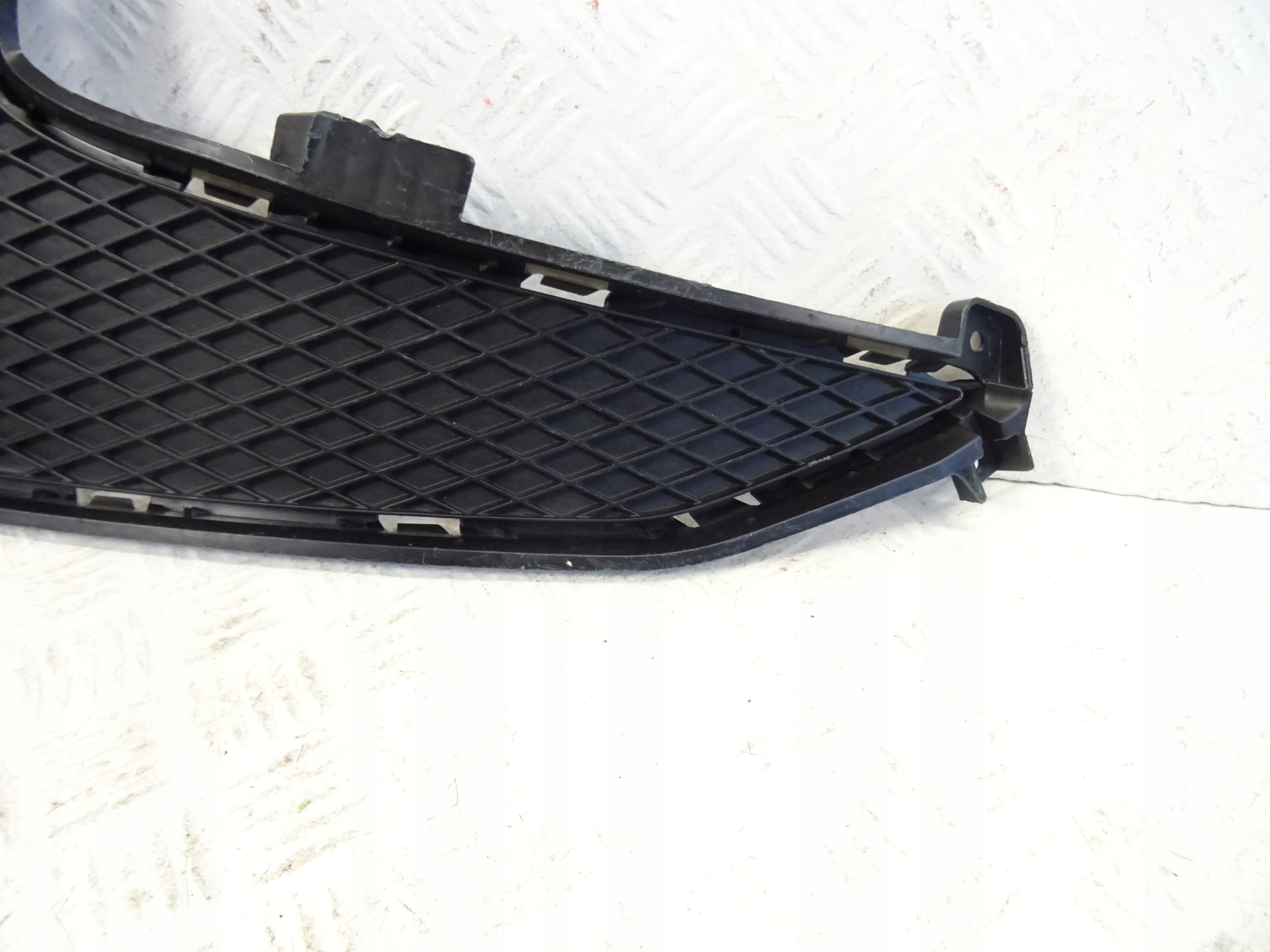 grid of a bumper front front right MG3 MG 3 EV ELECTRIC P11222236R