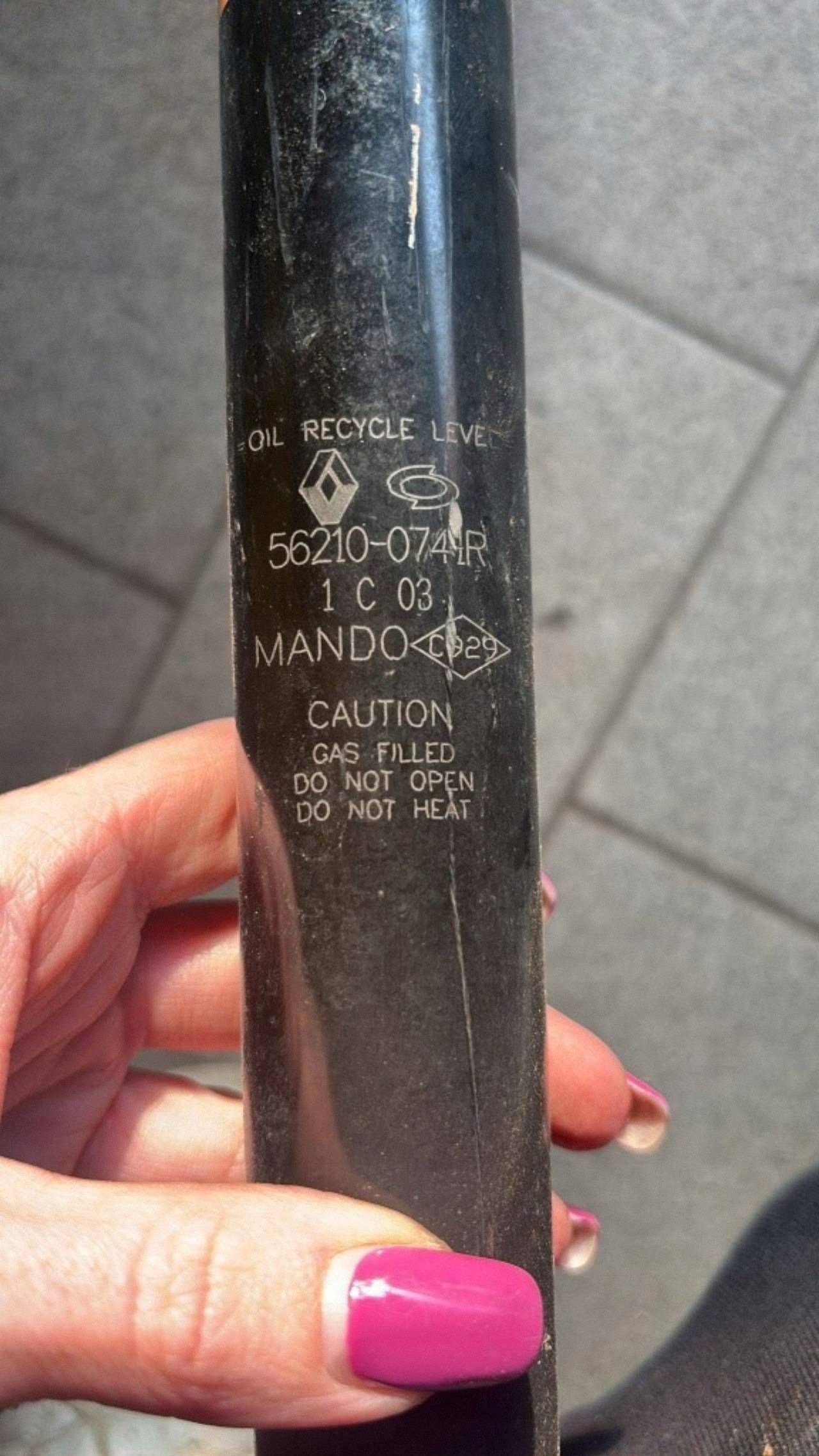 shock absorber rear part right left RENAULT ARKANA 562100741R