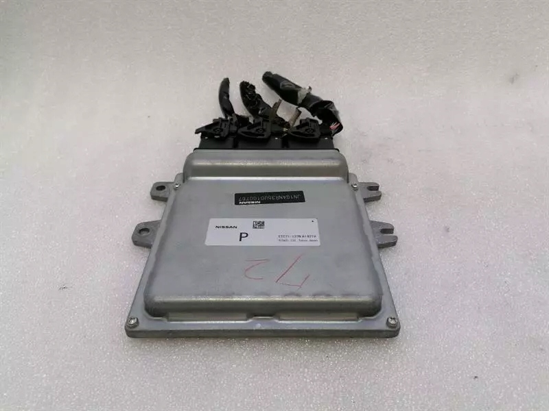Nissan GT-R R35 Gearbox Control Module ETC71137N Transmission Unit