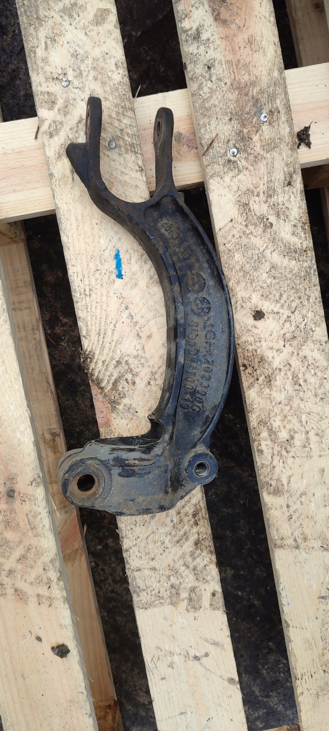 holder of a shock absorber left front audi a5 8t