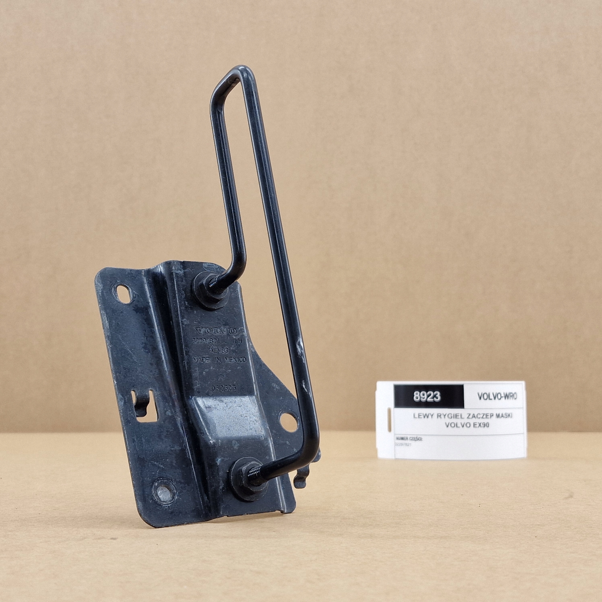 left RYGIEL hook bonnets VOLVO EX90