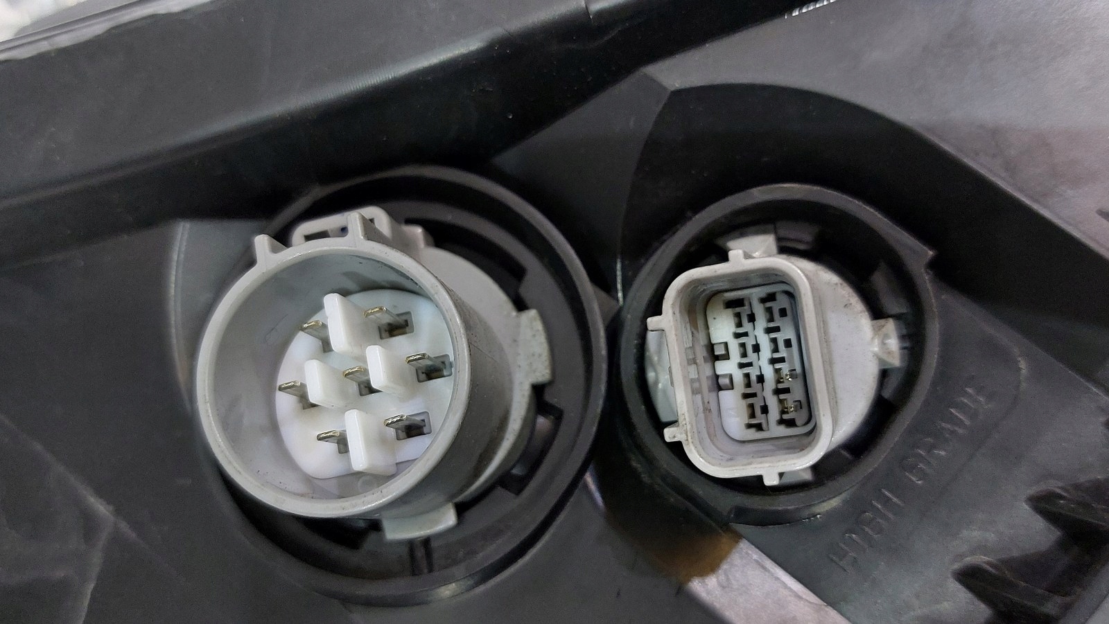 LAMPA REFLEKTOR PRZÓD LEWY MAZDA CX5 II 17r EUR FULL LED Informacje dodatkowe żarówki w zestawie