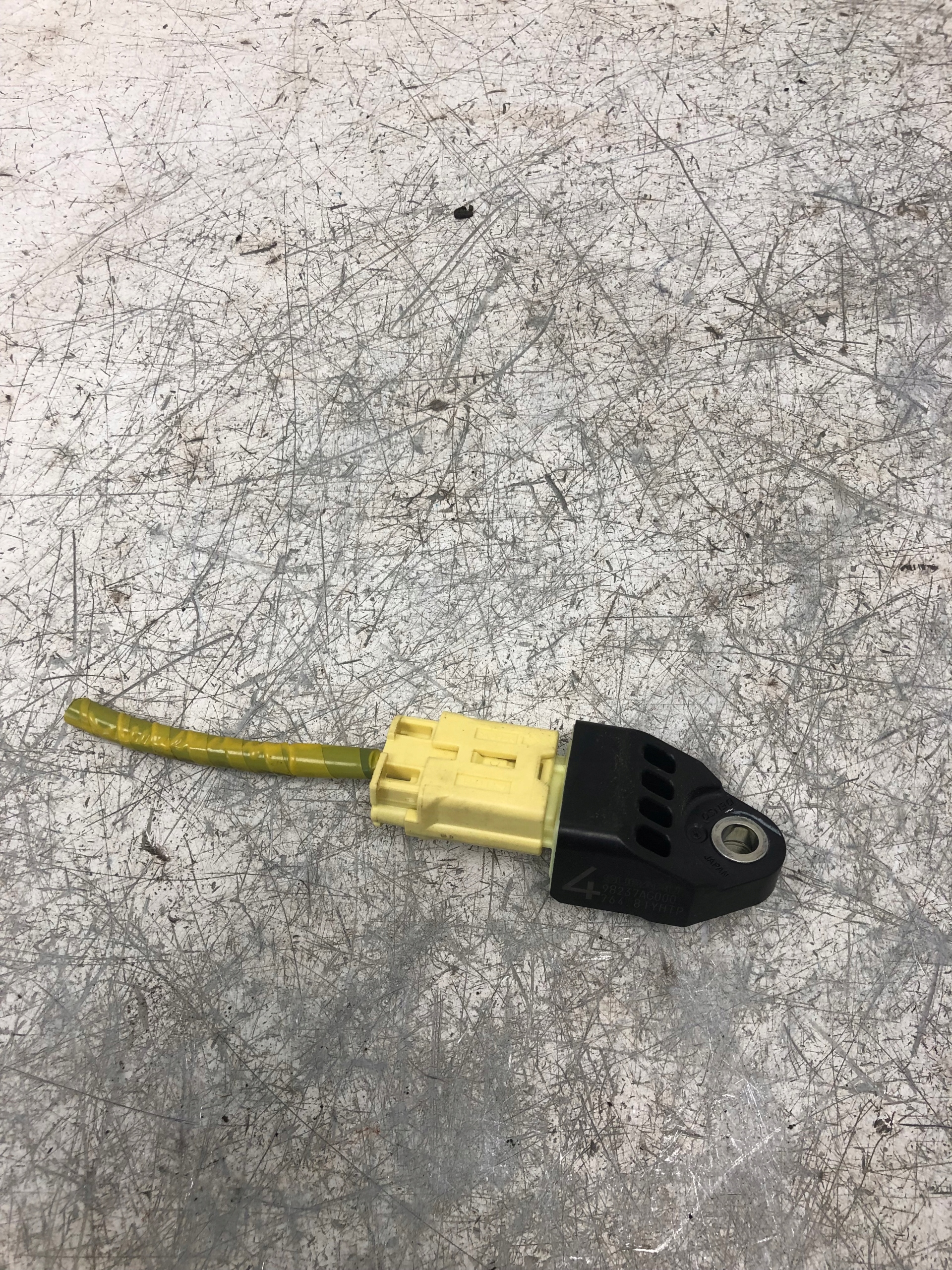 Crashsensor Drucksensor SUBARU LEGACY IV 98237AG000
