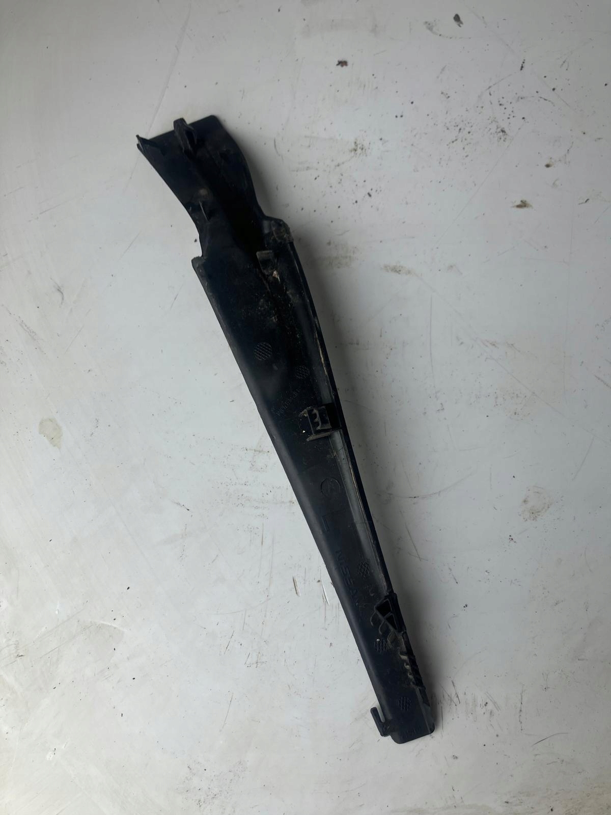 spoiler corner under the window left NISSAN MICRA K14 668955FA0A