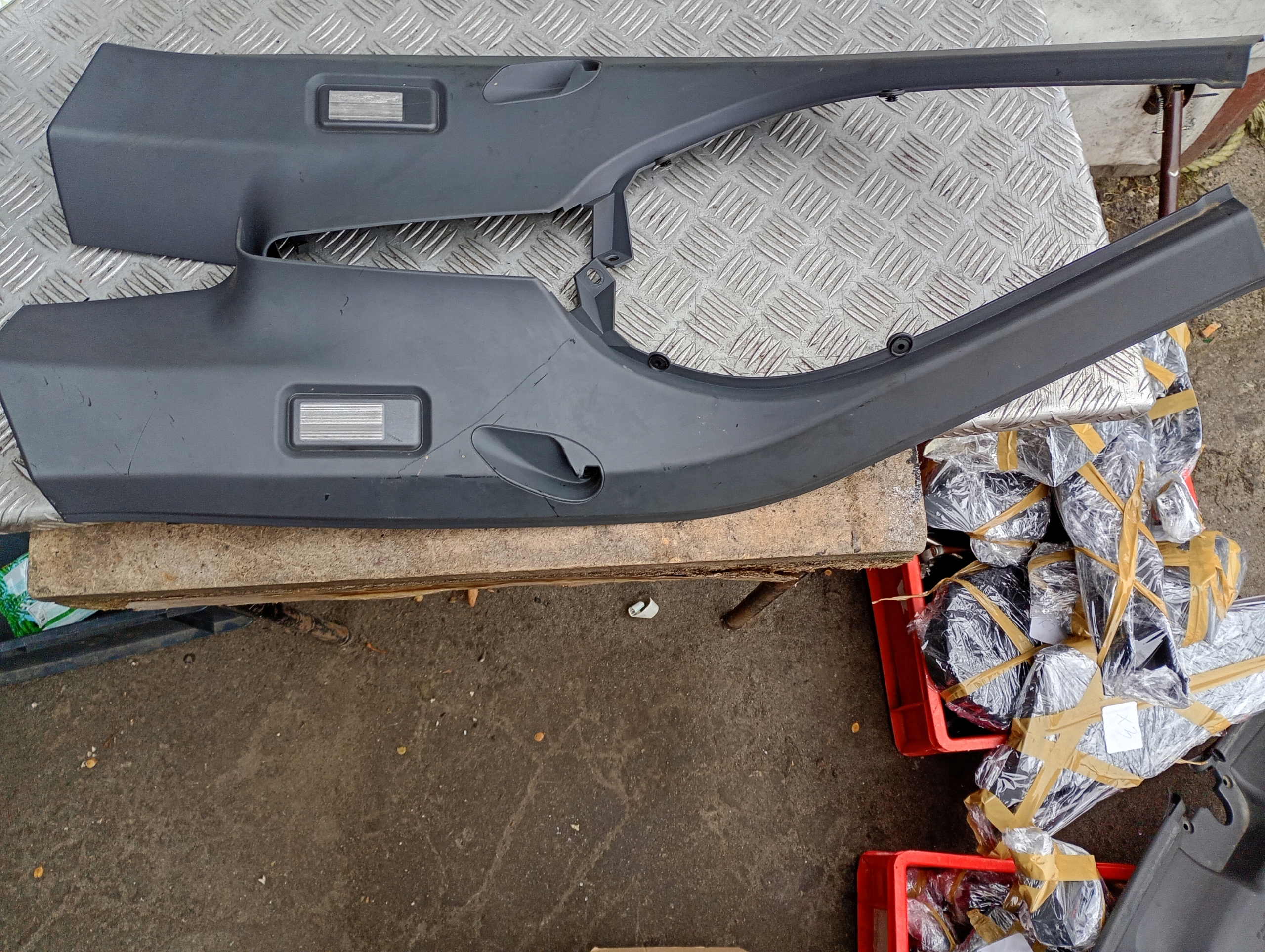 BMW x3 e83 cover SLUPKA D left or right 3330449