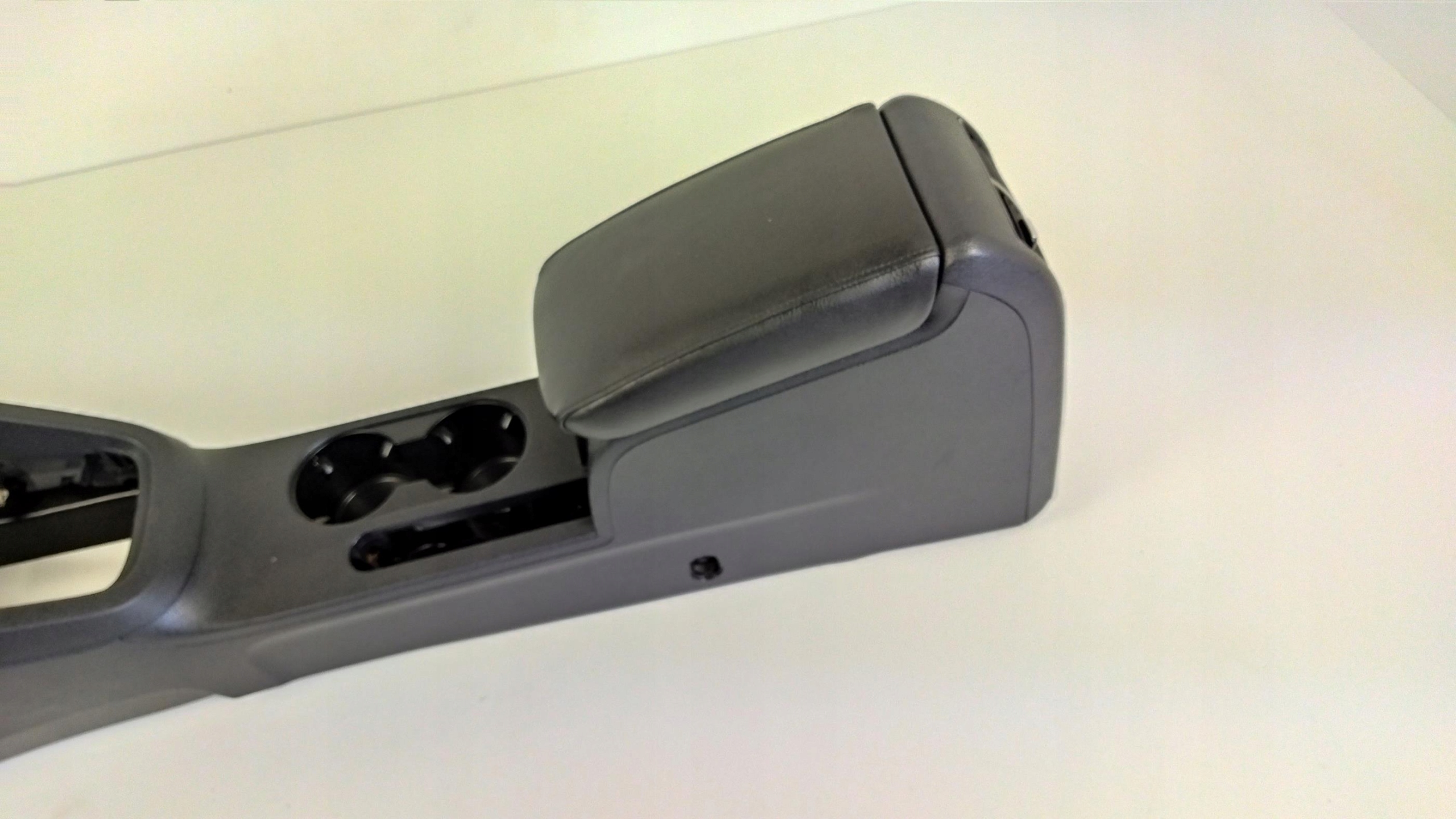 VW JETTA VI 5C TUNEL central armrest leather