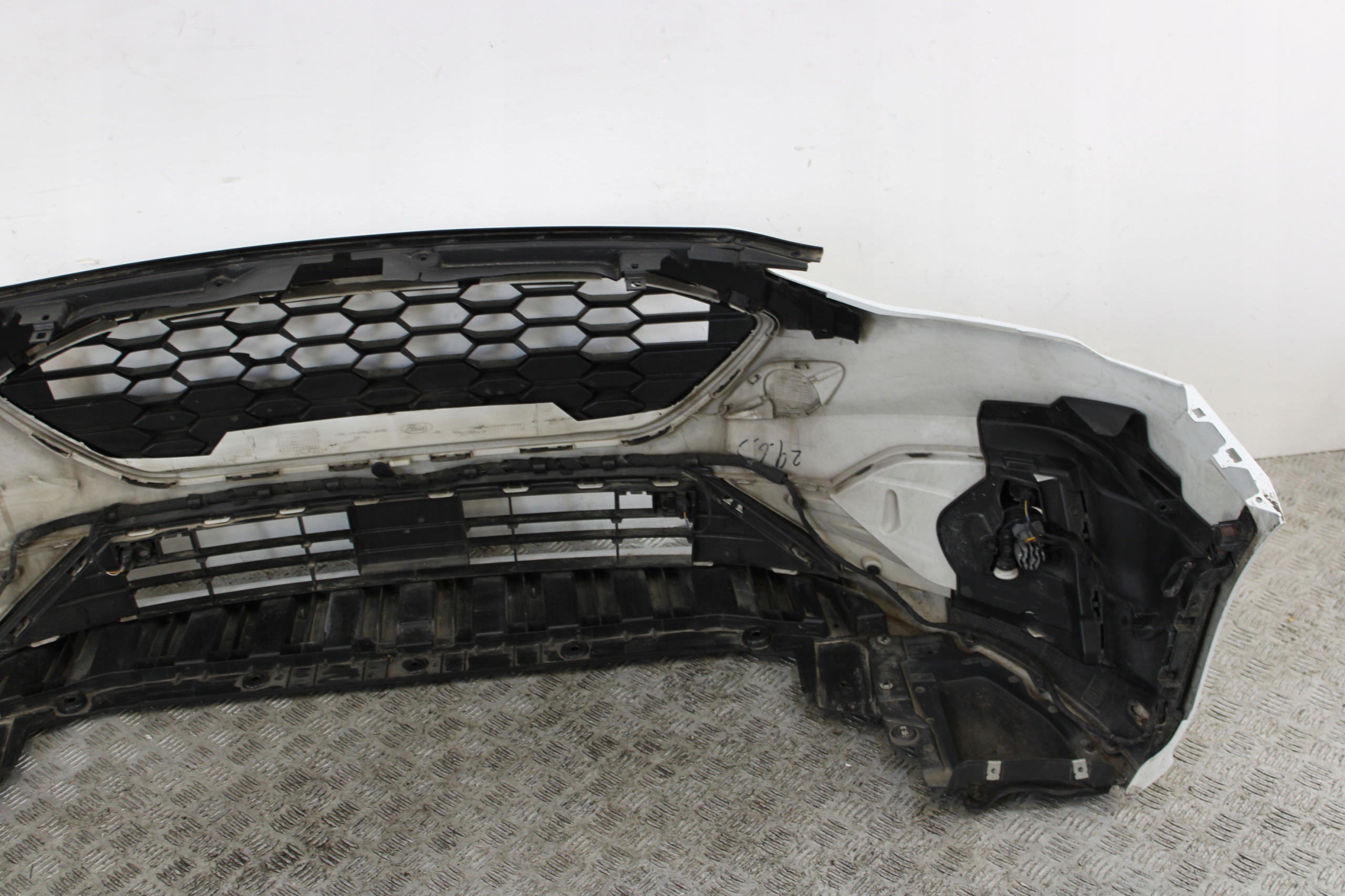 bumper front front 6 X PDC FORD FOCUS MK4 ST-LINE