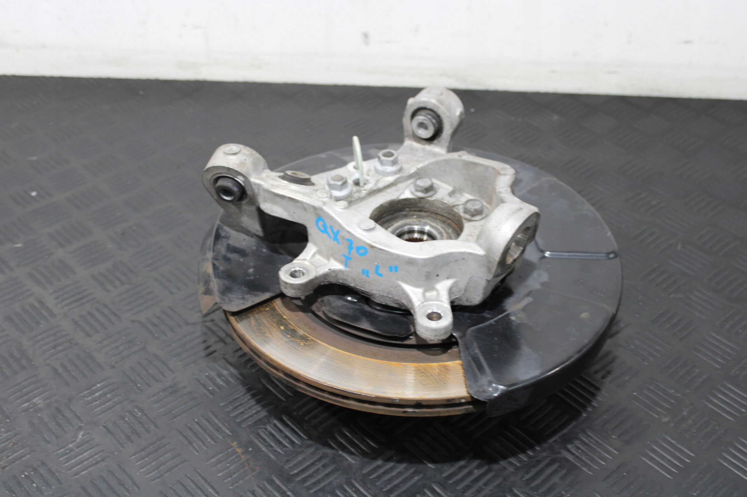 swing left rear part INFINITI QX70