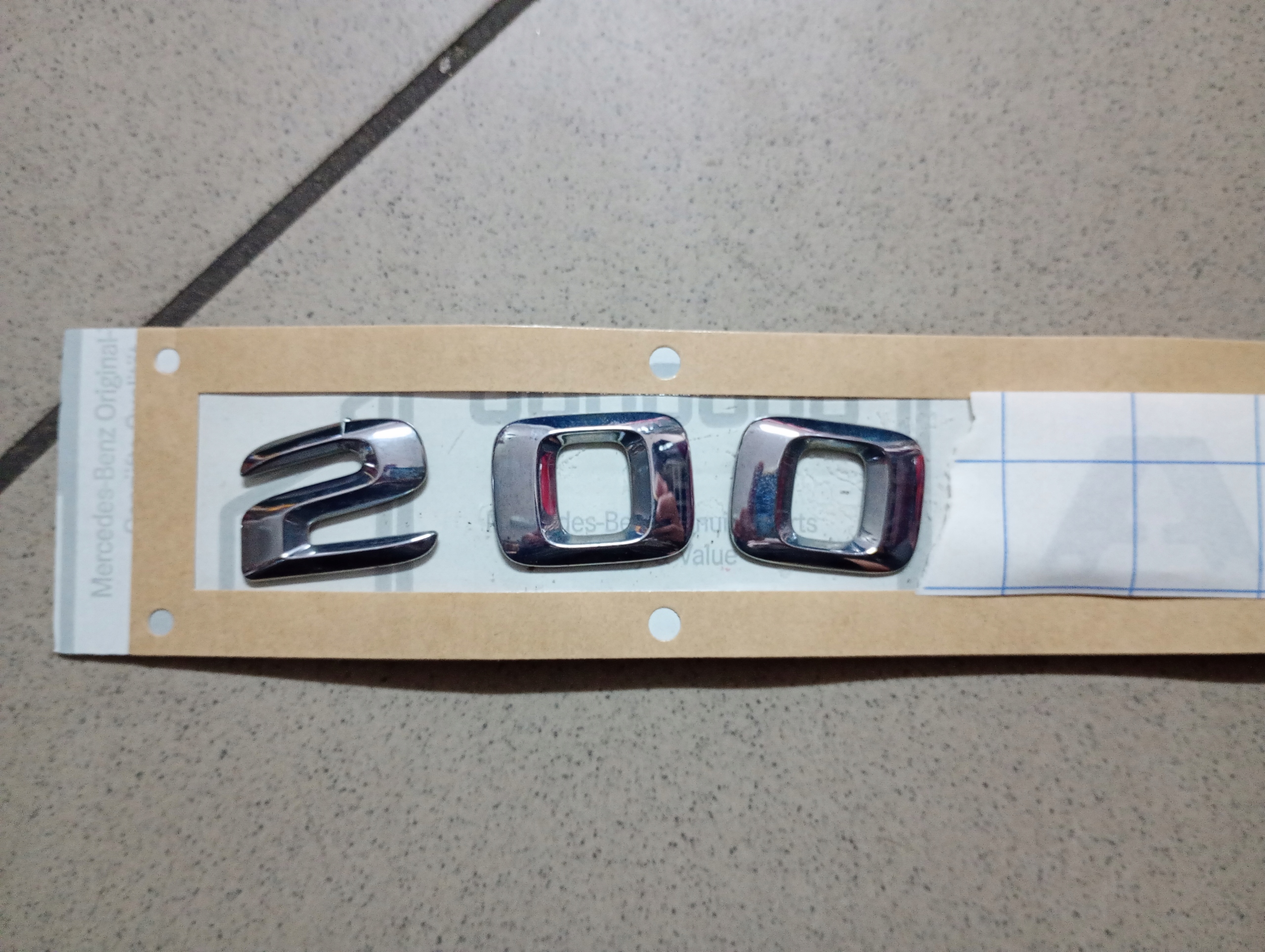 NAPISY/EMBLEMAT KLAPA BAGAŻNIKA CLA 200 DO MERCEDES CLA C117 (2013-19) Numer katalogowy części NAPISY CLA 200