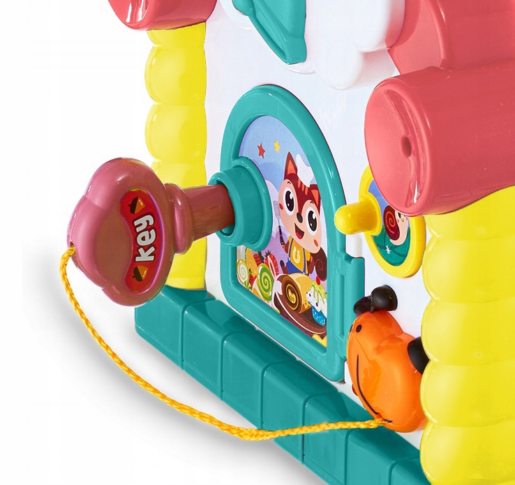 Kotedžų rūšiuoklis, grojantis interaktyviu edukaciniu kubiniu pianinu, daugiabučiu „Brand Hola“