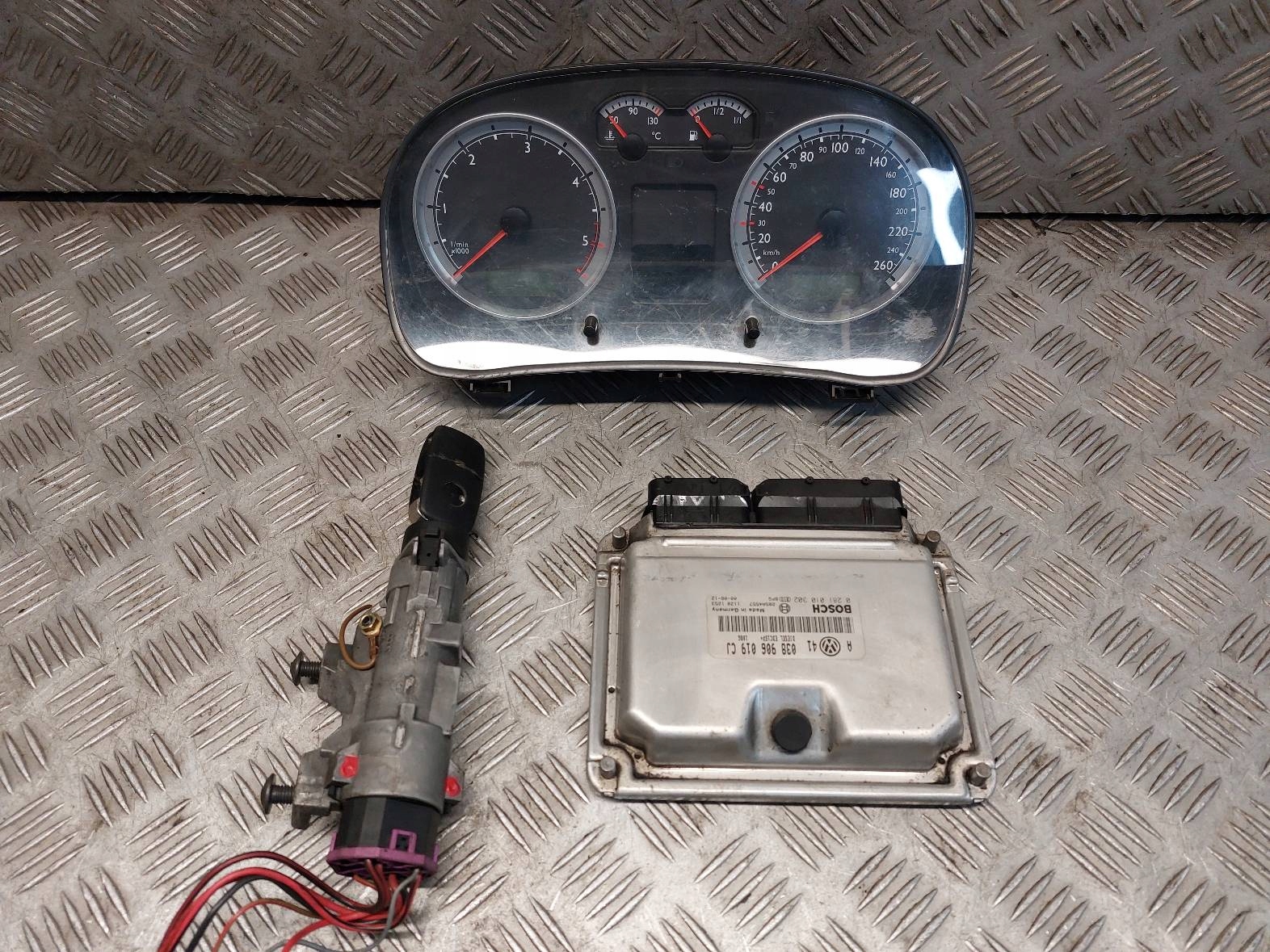 running board STARTOWY BORA and 1.9 tdi 038906019CJ 4B0905851