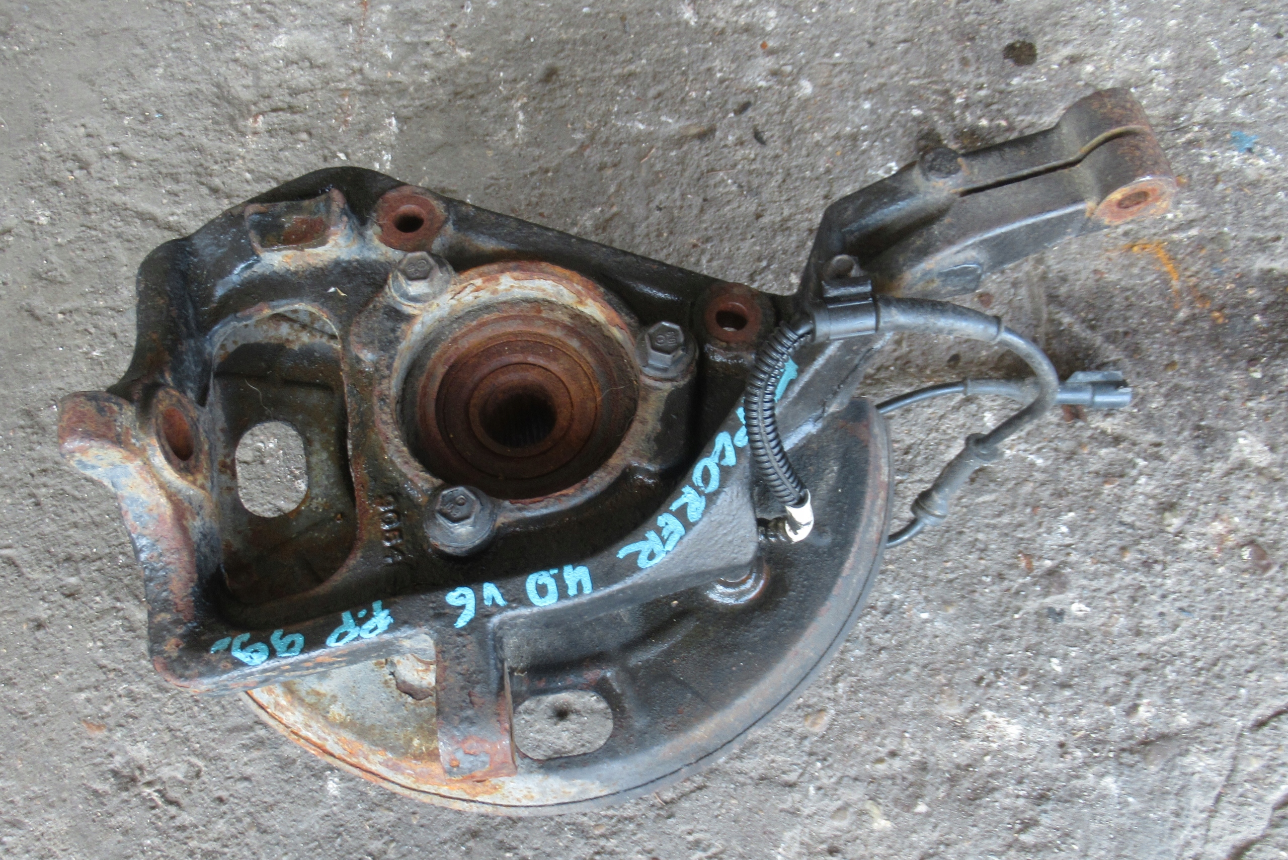 FORD EXPLORER 99R otoč čepu pravý předek