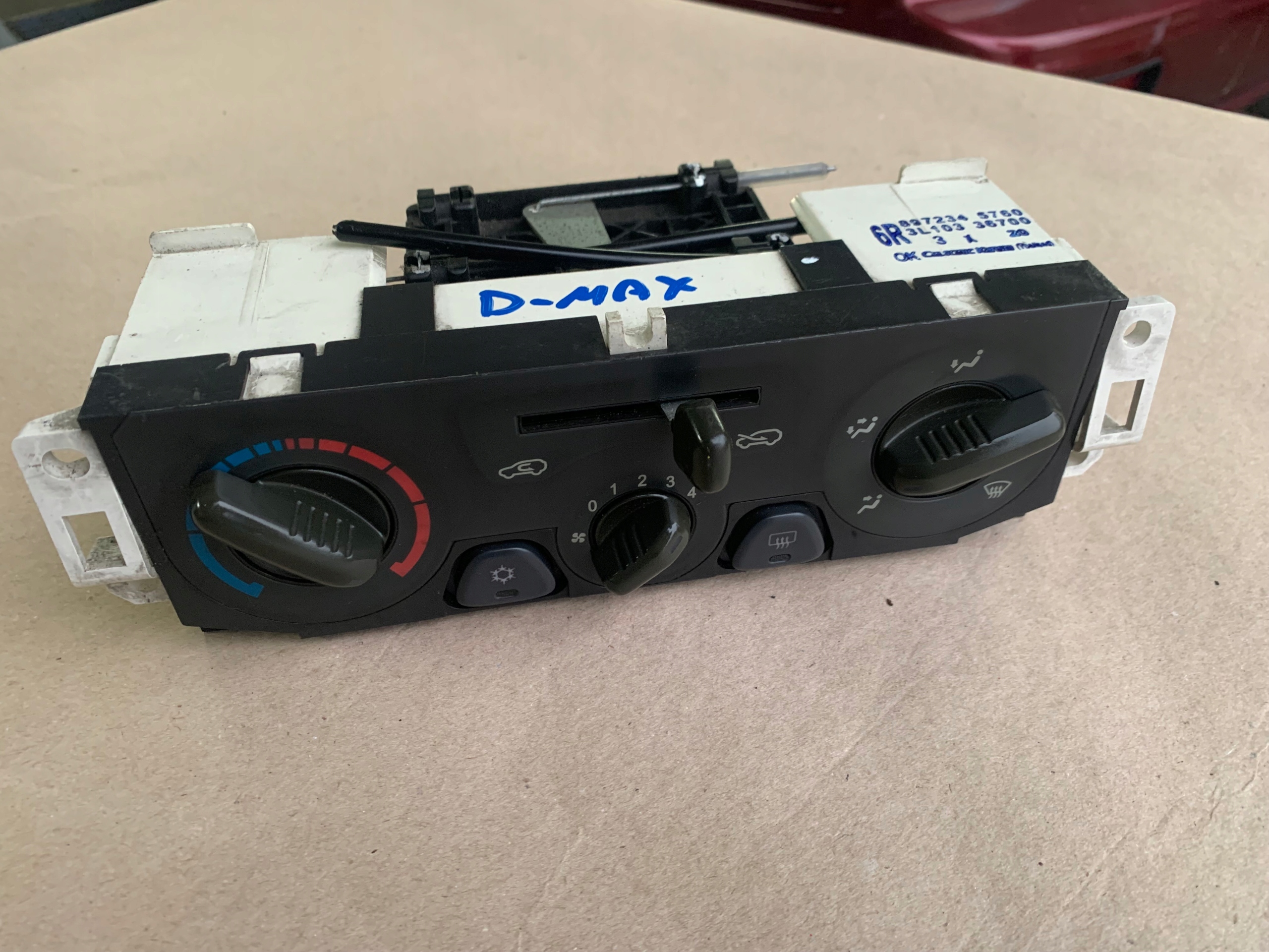 Isuzu d-max 05r панель кондиционера 897234-5760