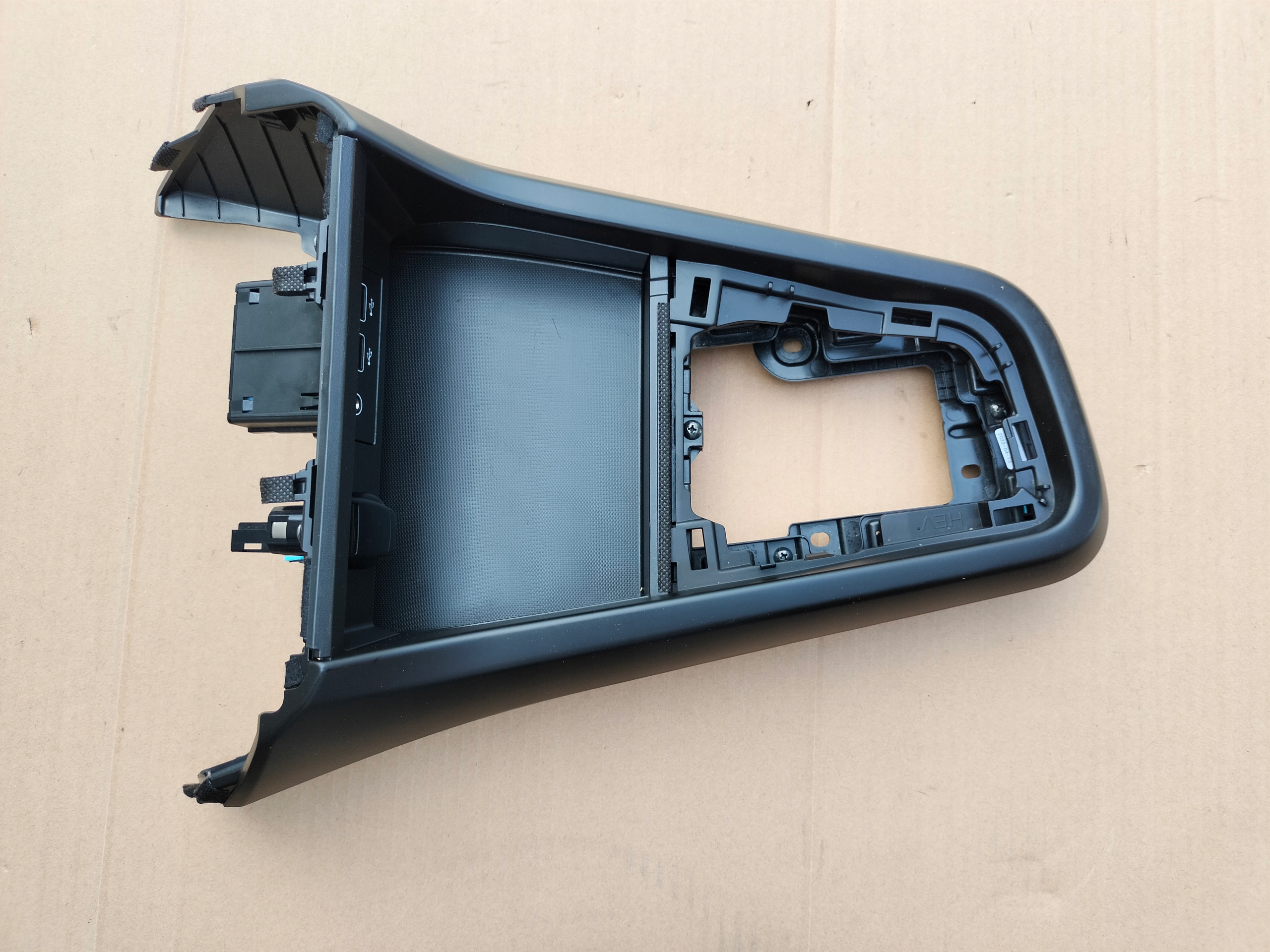 renault ARKANA рамка консоль usb