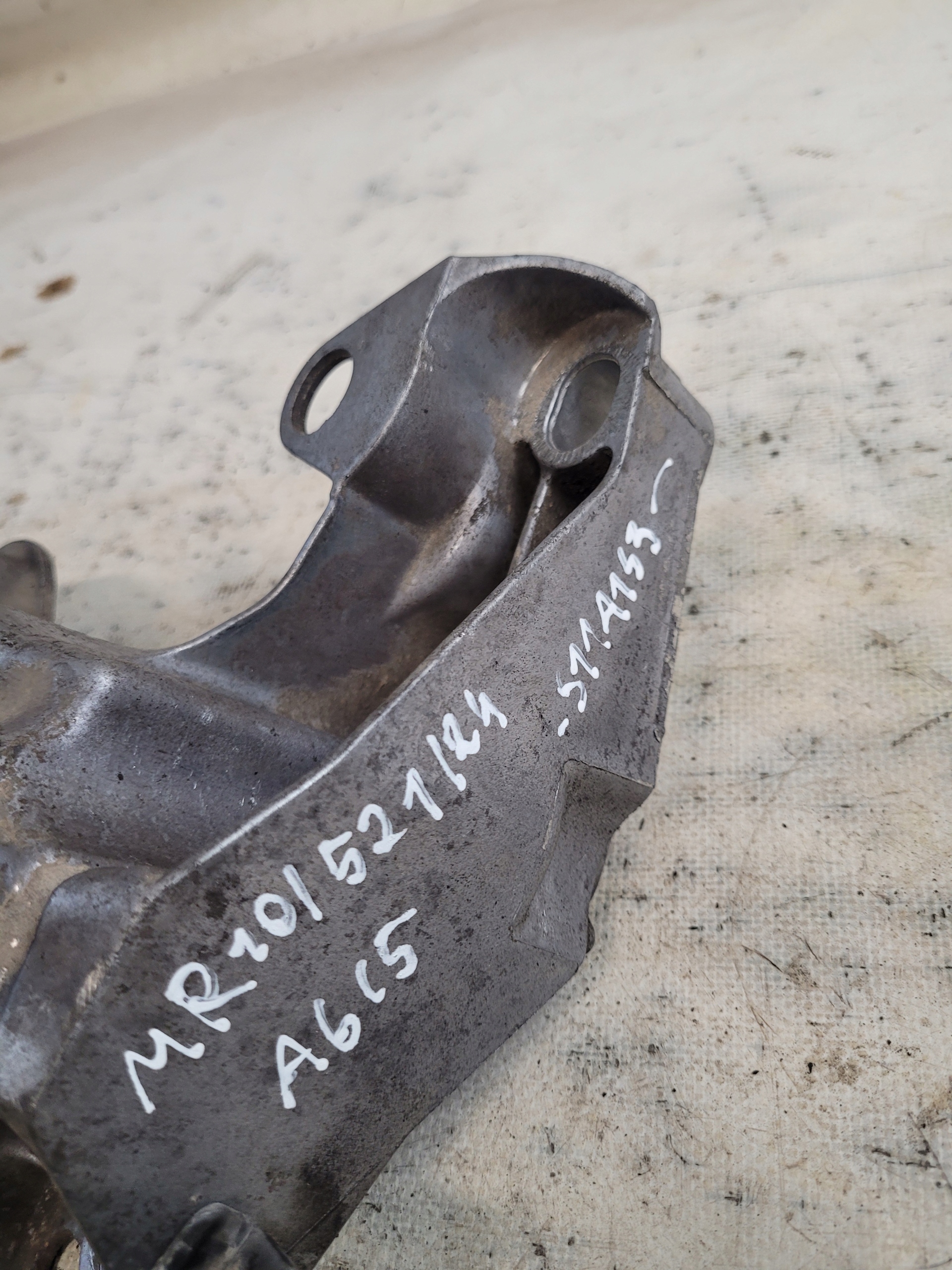 Support Support plaque Moteur OE 4B0199352A AUDI A6 C5 Berline 2.4B