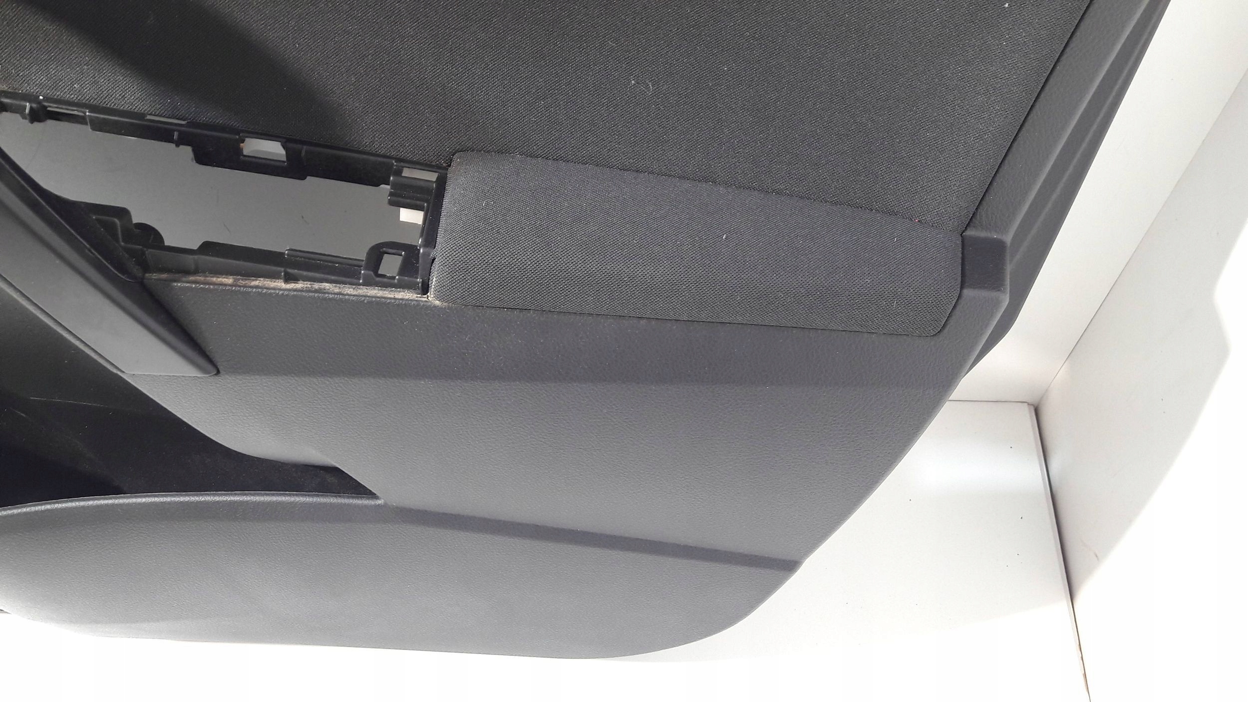 Toyota Auris E18 side door front right 6777702300 (ET78)