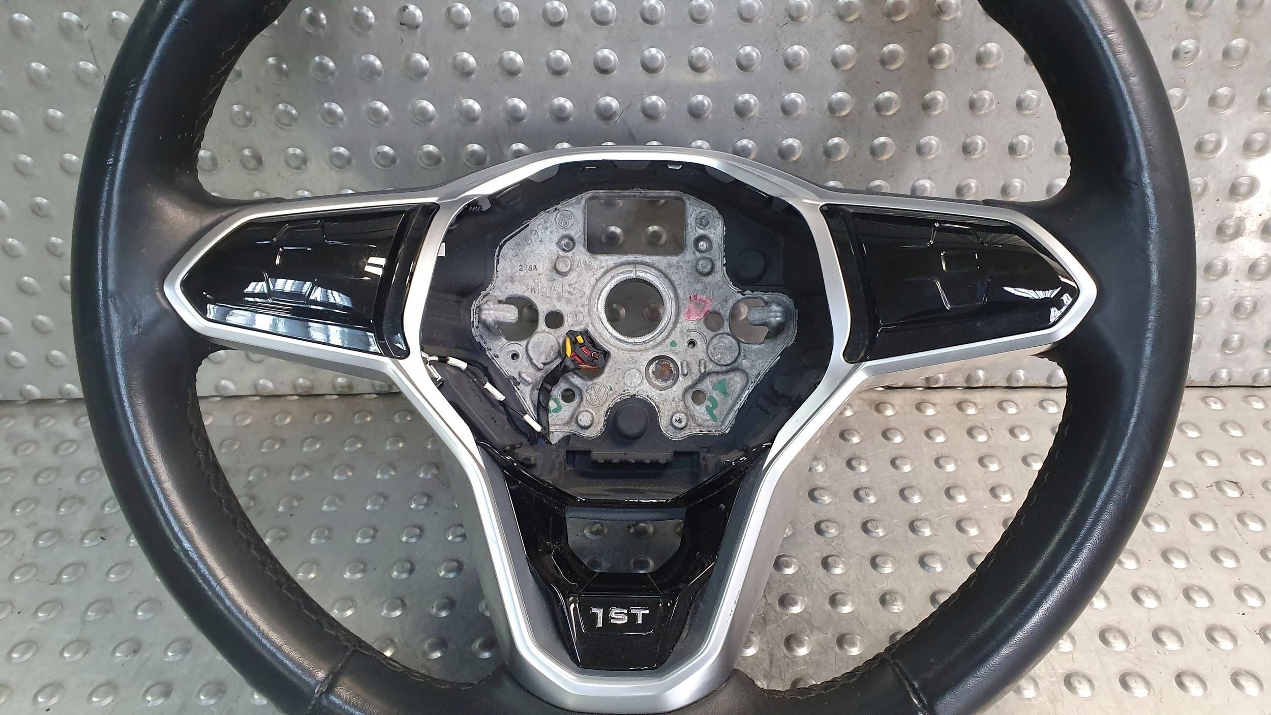 steering wheel, VW ID3 leather MULTIFUNKCJA DOTYK 19- 3G0124