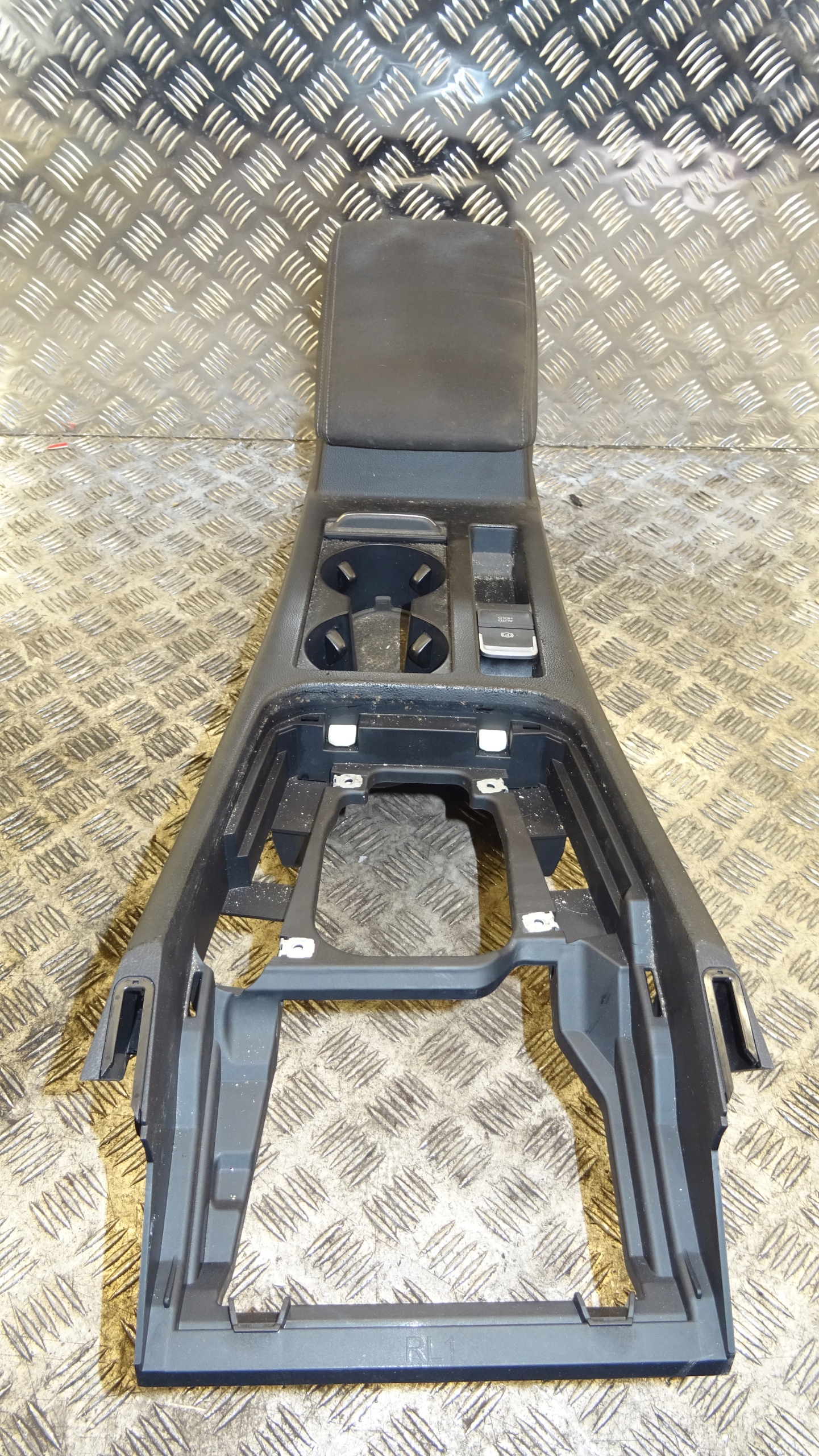 Tunel central Vw Passat B8 3G2863241C NR M894