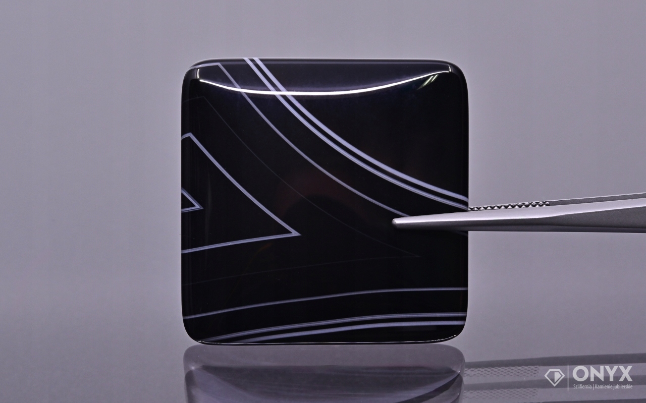 Onyx pruhovaný kabošon čtverec 35x35 mm