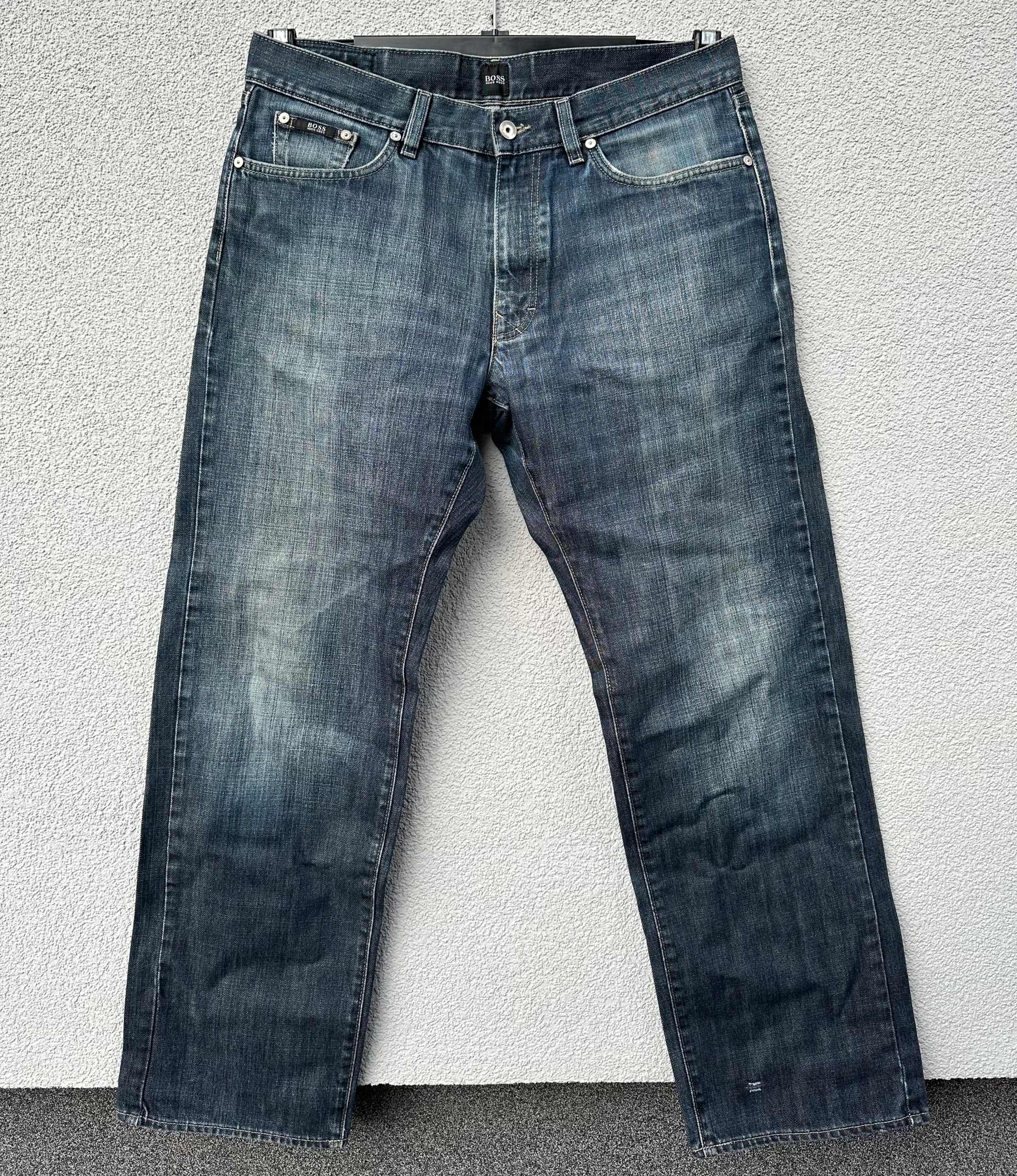 Hugo Boss W36 L32 štýlové tmavomodré vintage džínsové nohavice