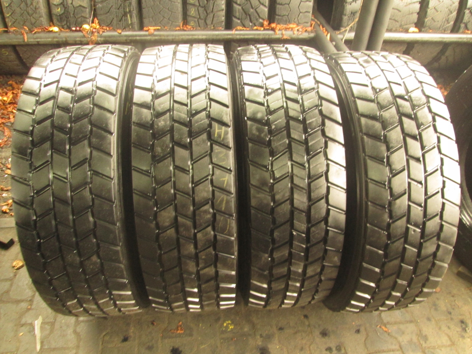 315 / 70R22.5 Uniroyal DH40 4.PCS шины привода kpl