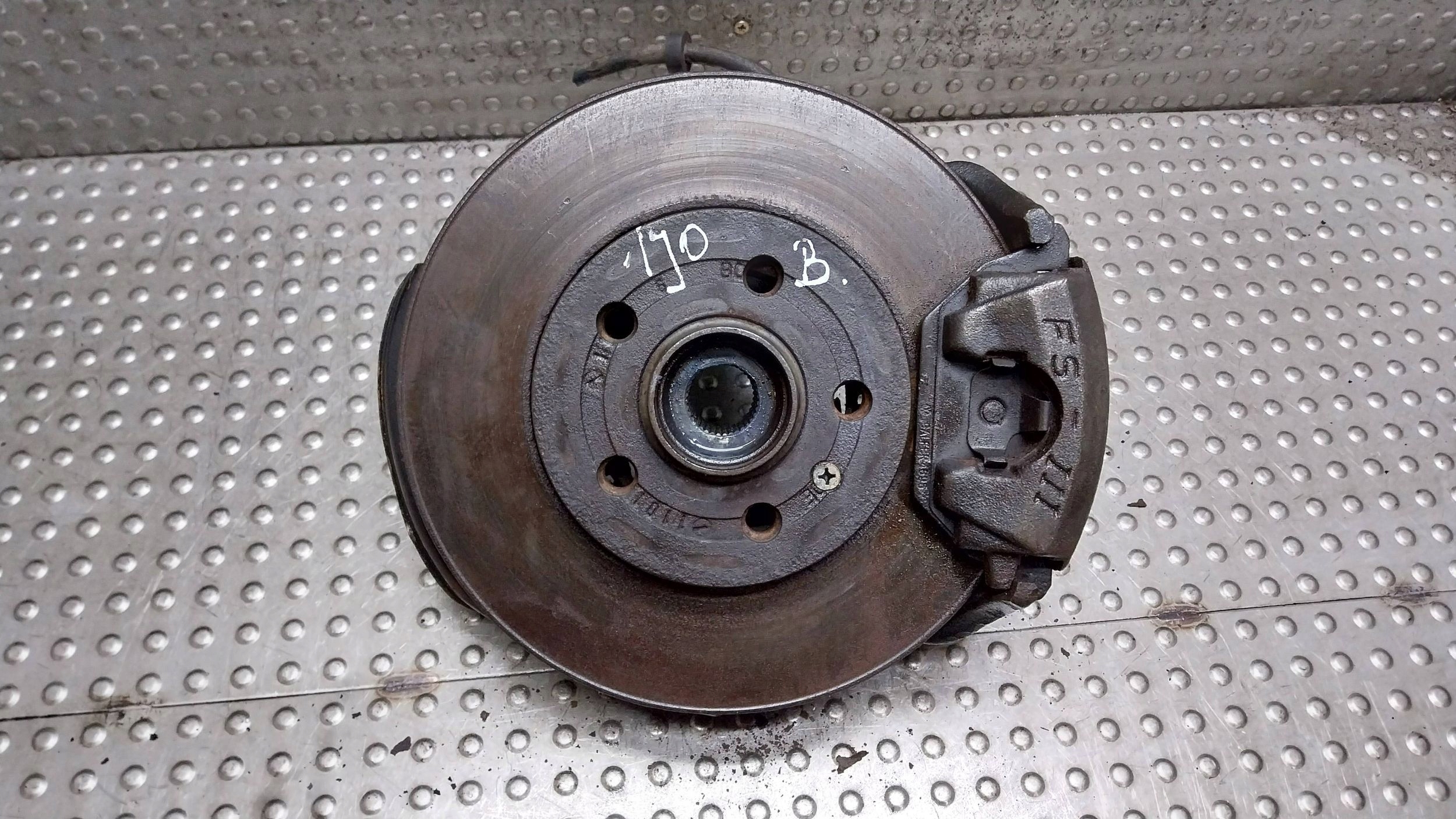 Mozzo FUSELLO Destra Anteriore 1J0407256H VW GOLF IV A3 8L OCTAVIA e LEON e 1.6B