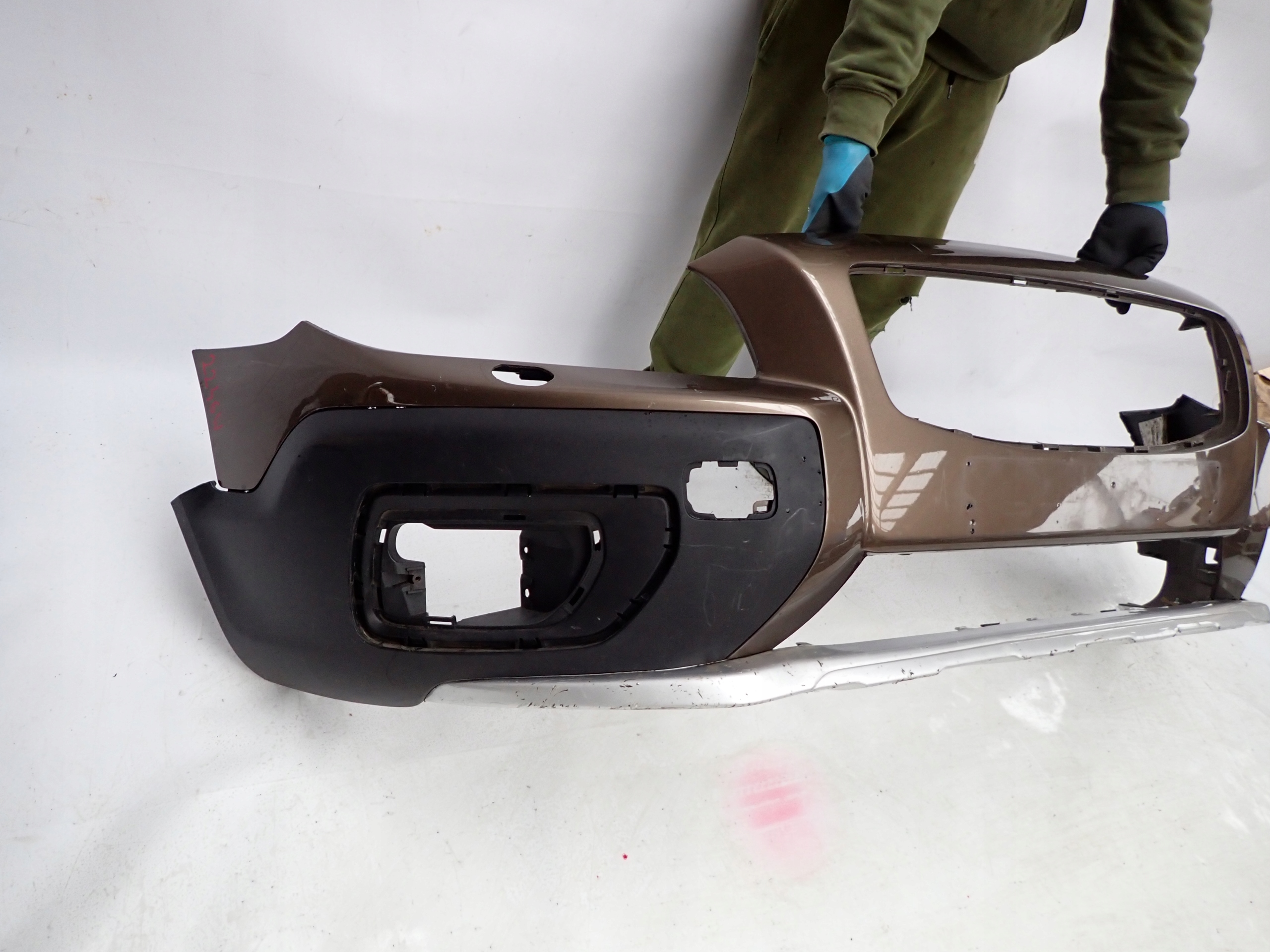 VOLVO XC70 II LIFT 07- bumper front front washers 30678678