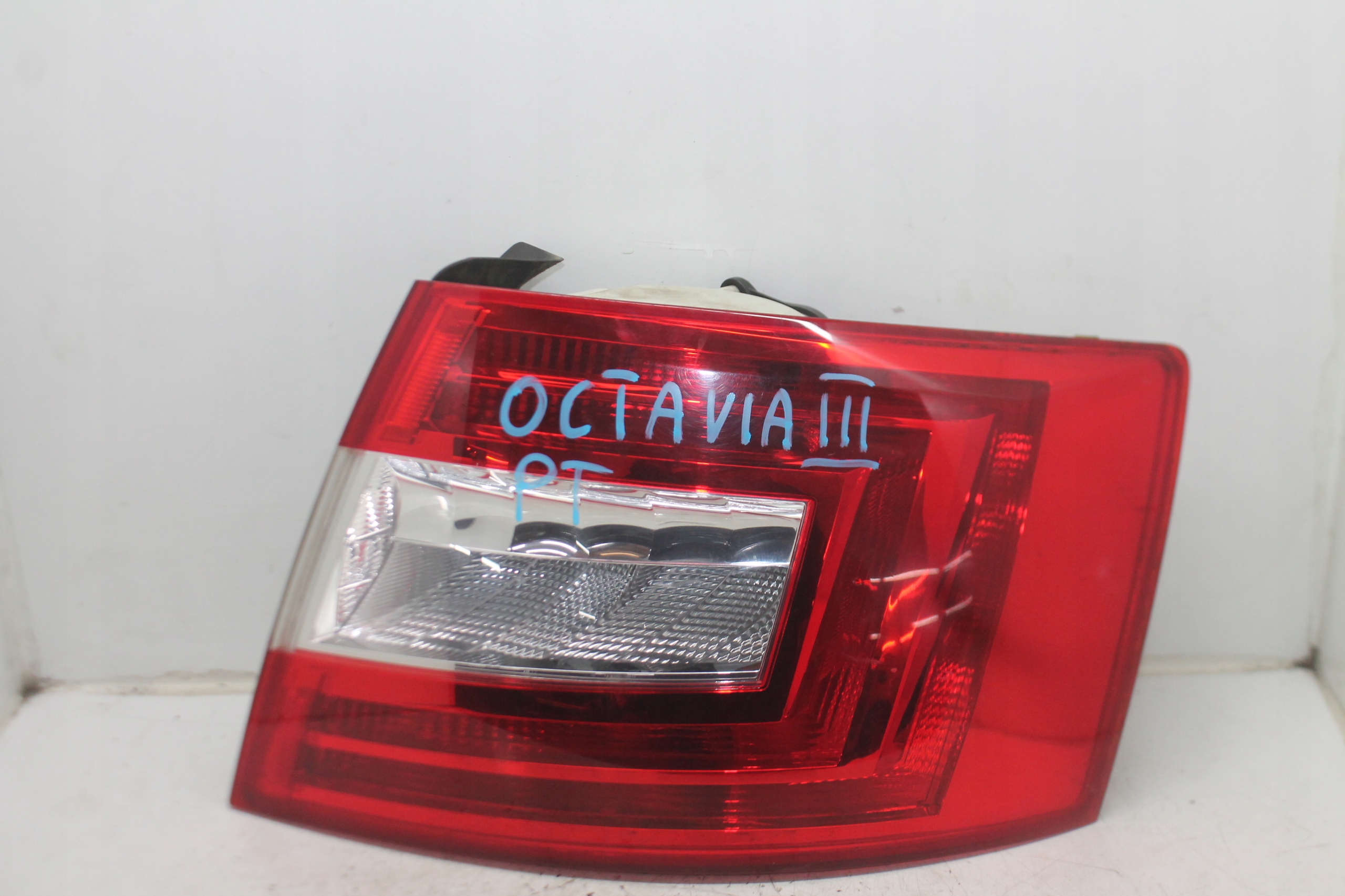 light right rear part right rear 5E5945096 OCTAVIA III HB HATCHBACK 12-18