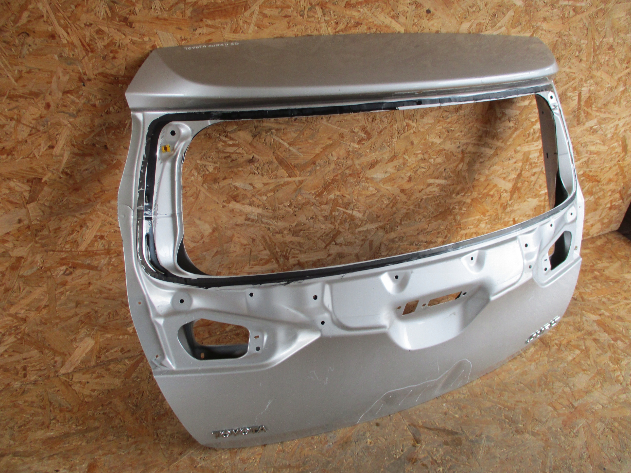boot door rear TOYOTA AURIS II 12- HB