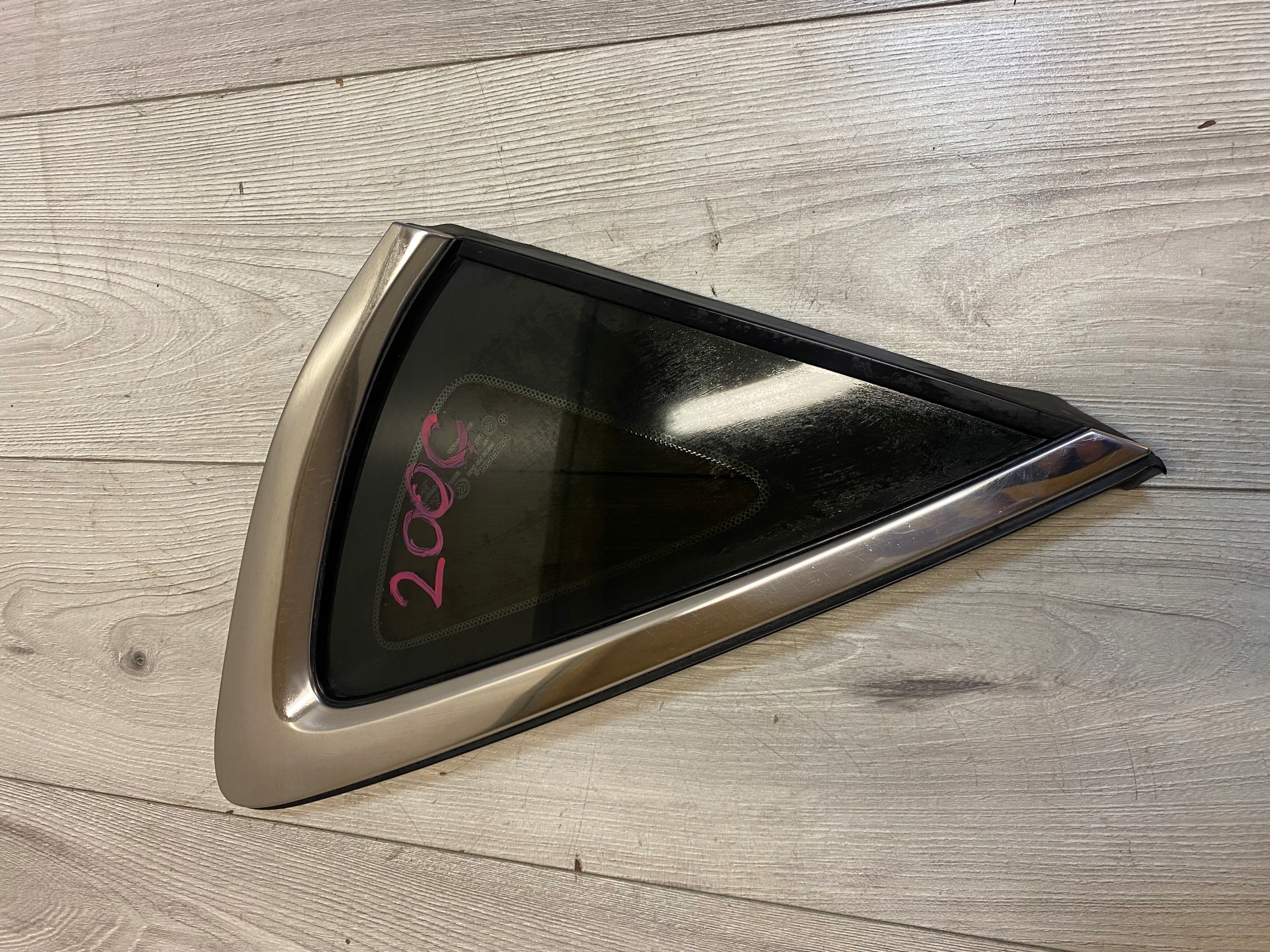 68145493 - СКЛО КУЗОВА CHRYSLER 200 ЗАДНЄ ЛІВЕ ПРАВЕ