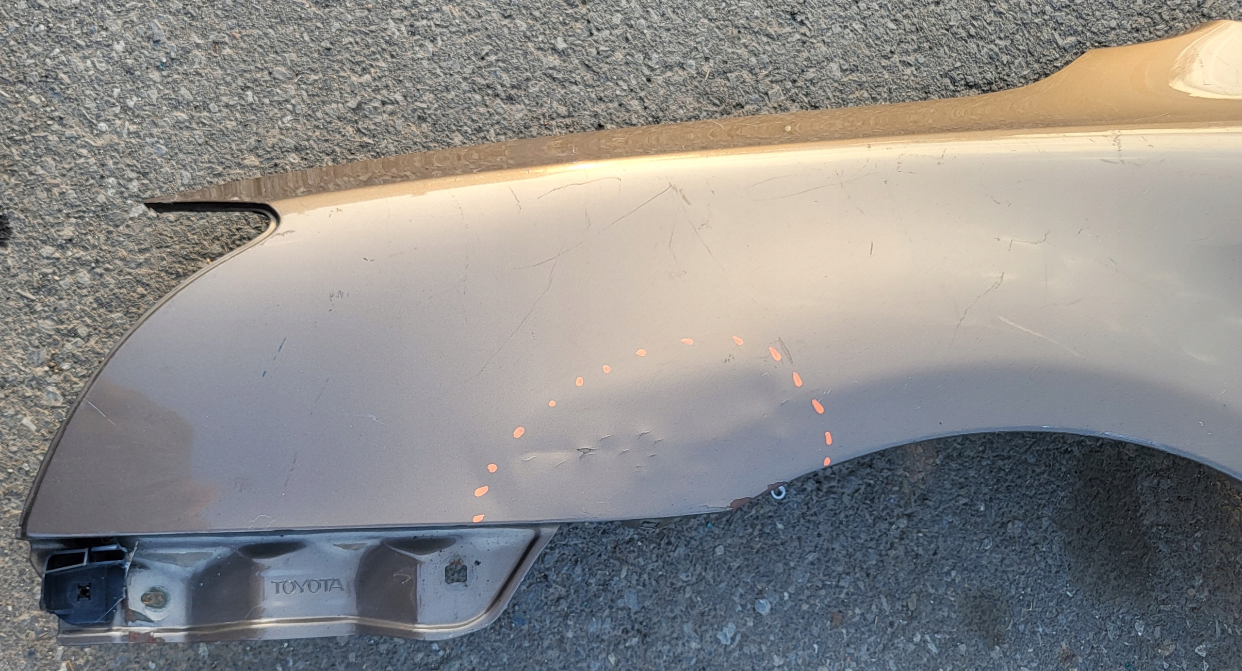 fender left front TOYOTA AVENSIS T25 OE