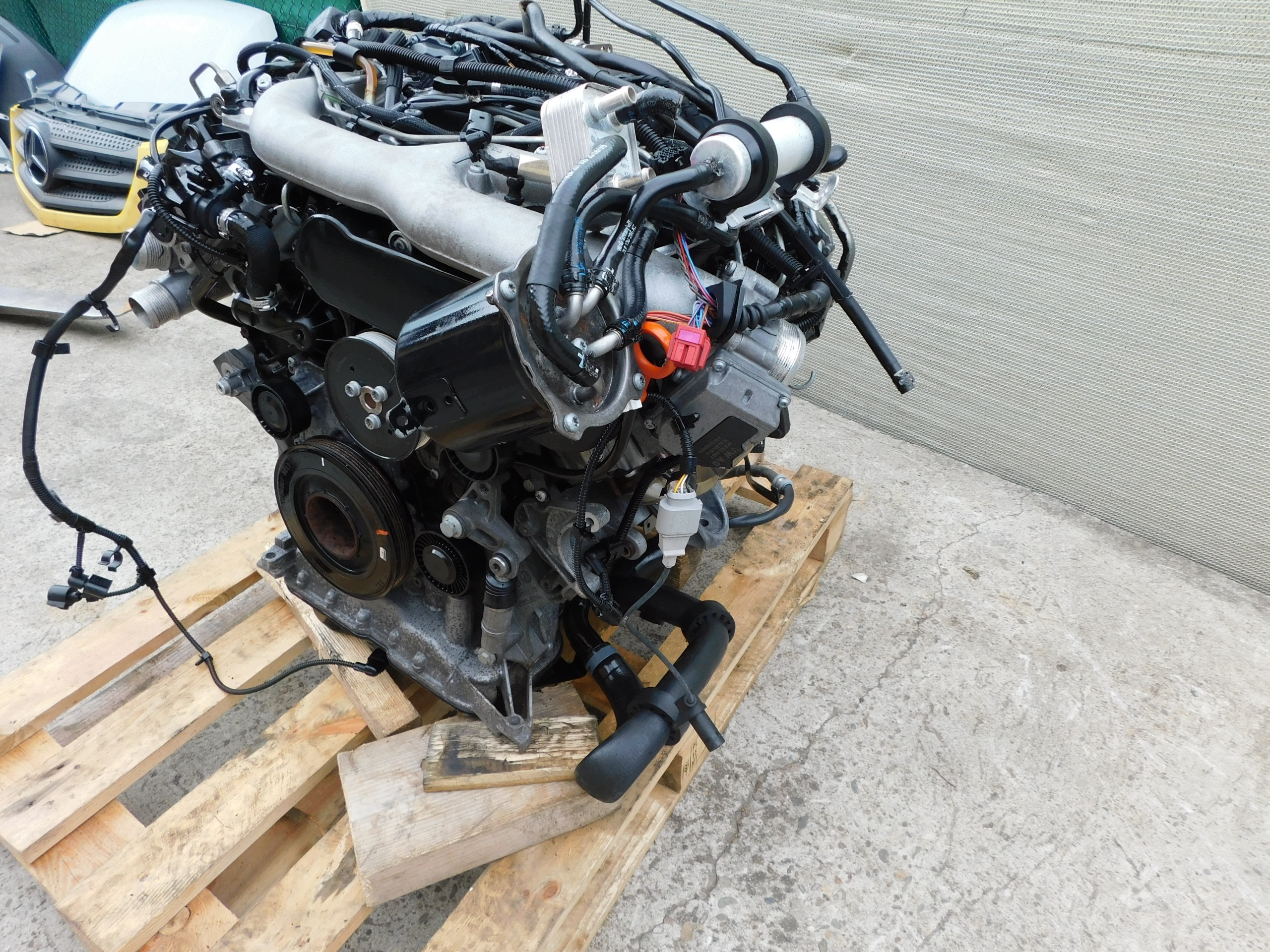 engine 3.0 TDI VW Touareg Audi Q7 Porsche Cayenne CAS complete OEM