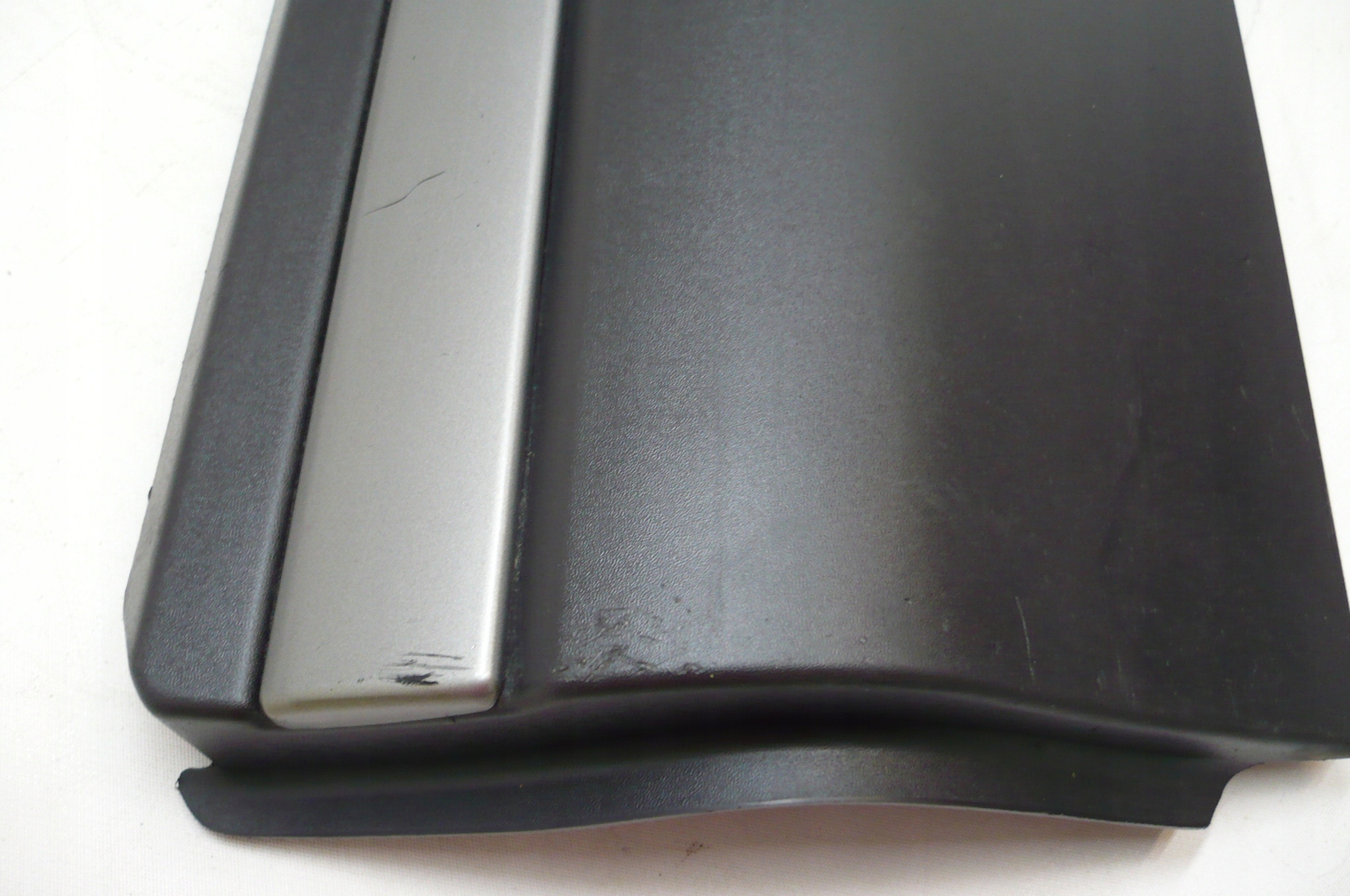 RANGE ROVER EVOQUE and 11- moulding door left rear part