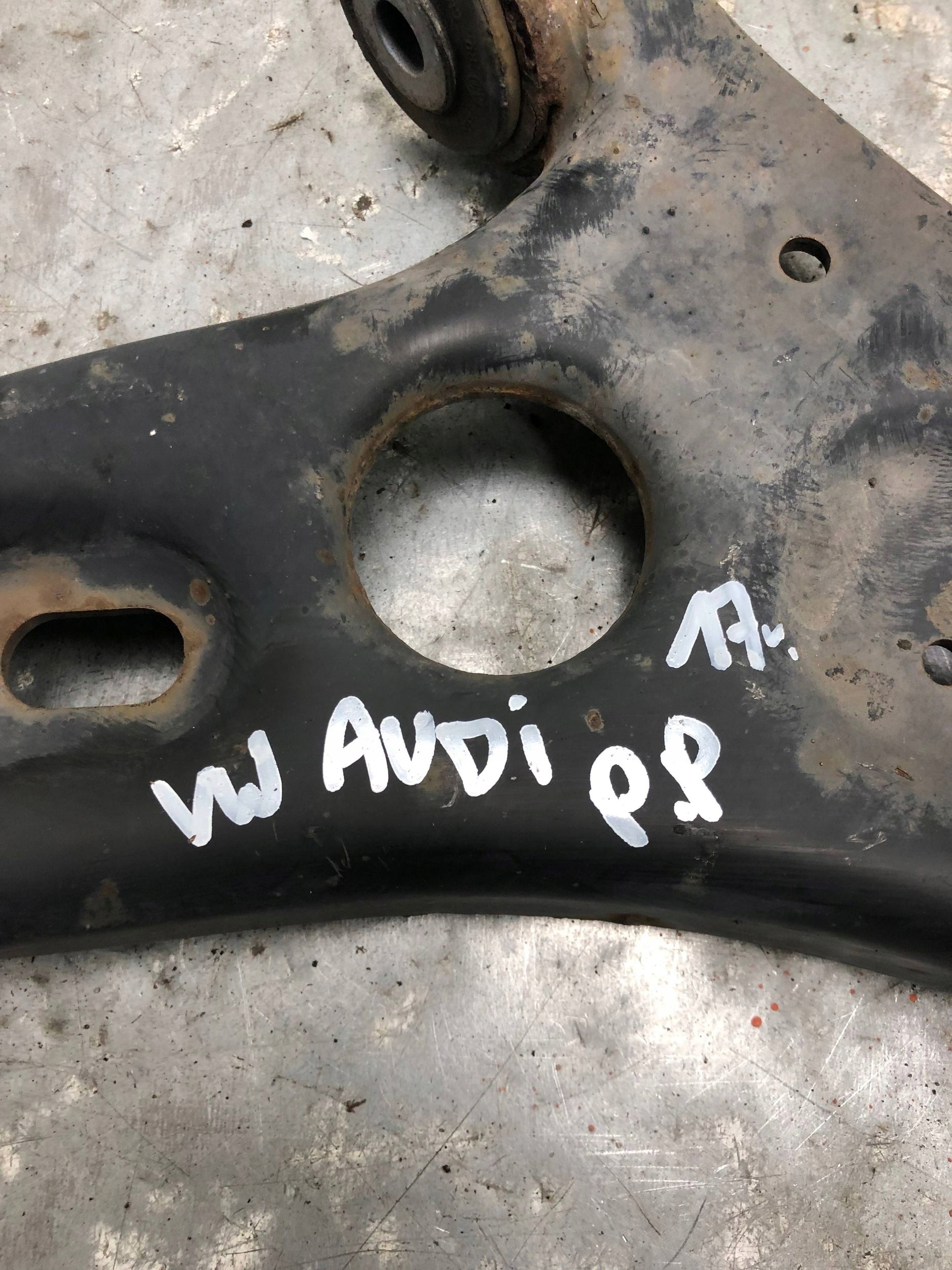 arm right front VW AUDI 1K0407166C