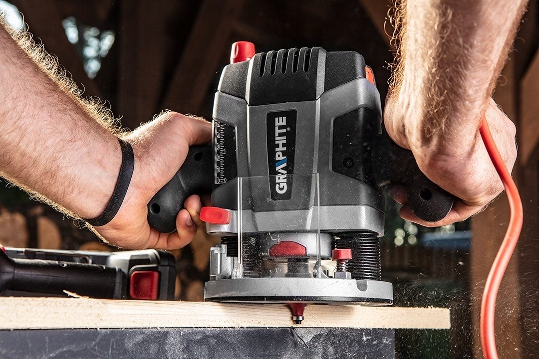 FREZARKA GÓRNOWRZECIONOWA 1300W 6-12mm GRAPHITE Napięcie zasilania 230 V