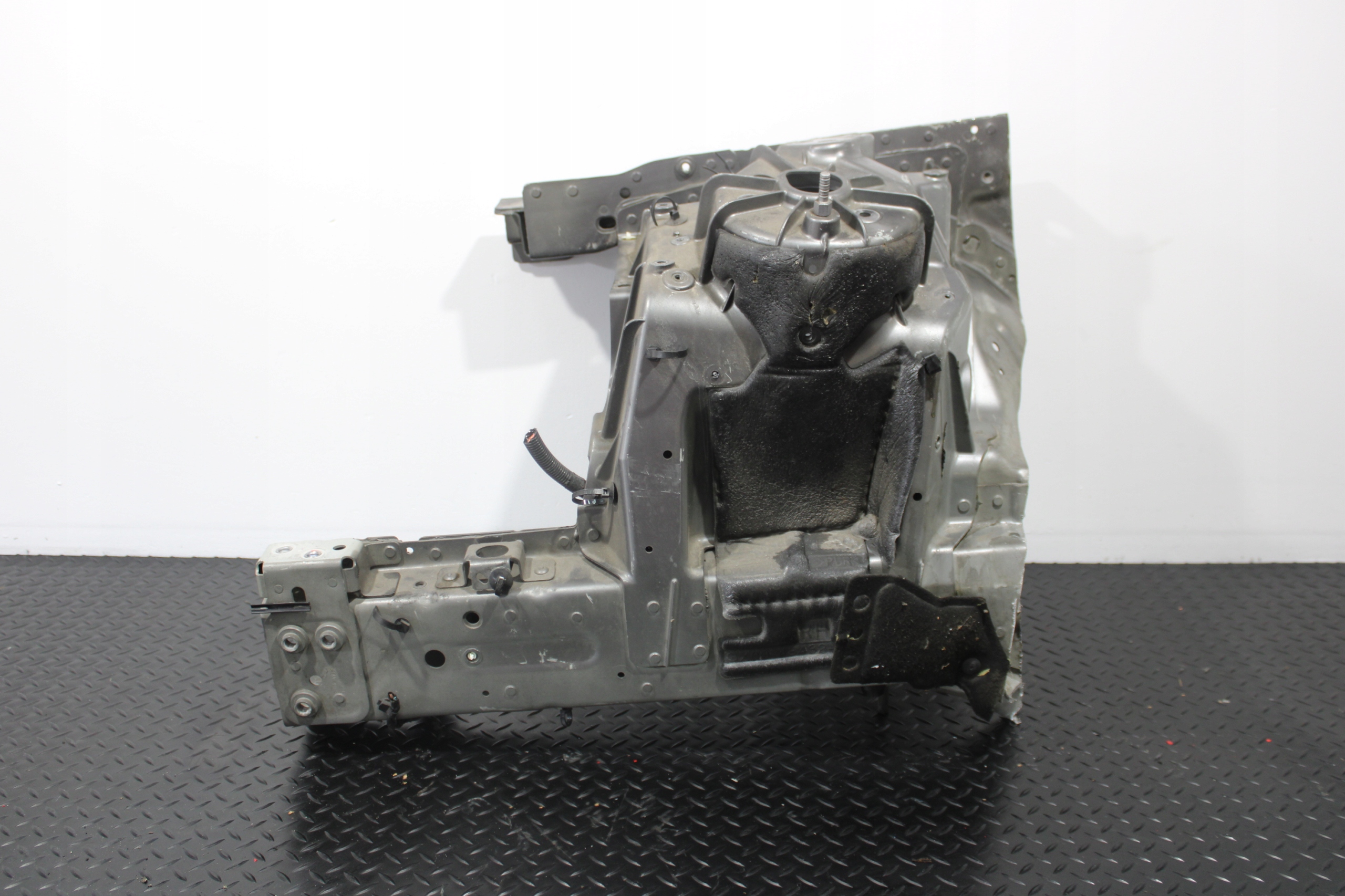 quarter quarter FARTUCH right front JAGUAR F-PACE X761