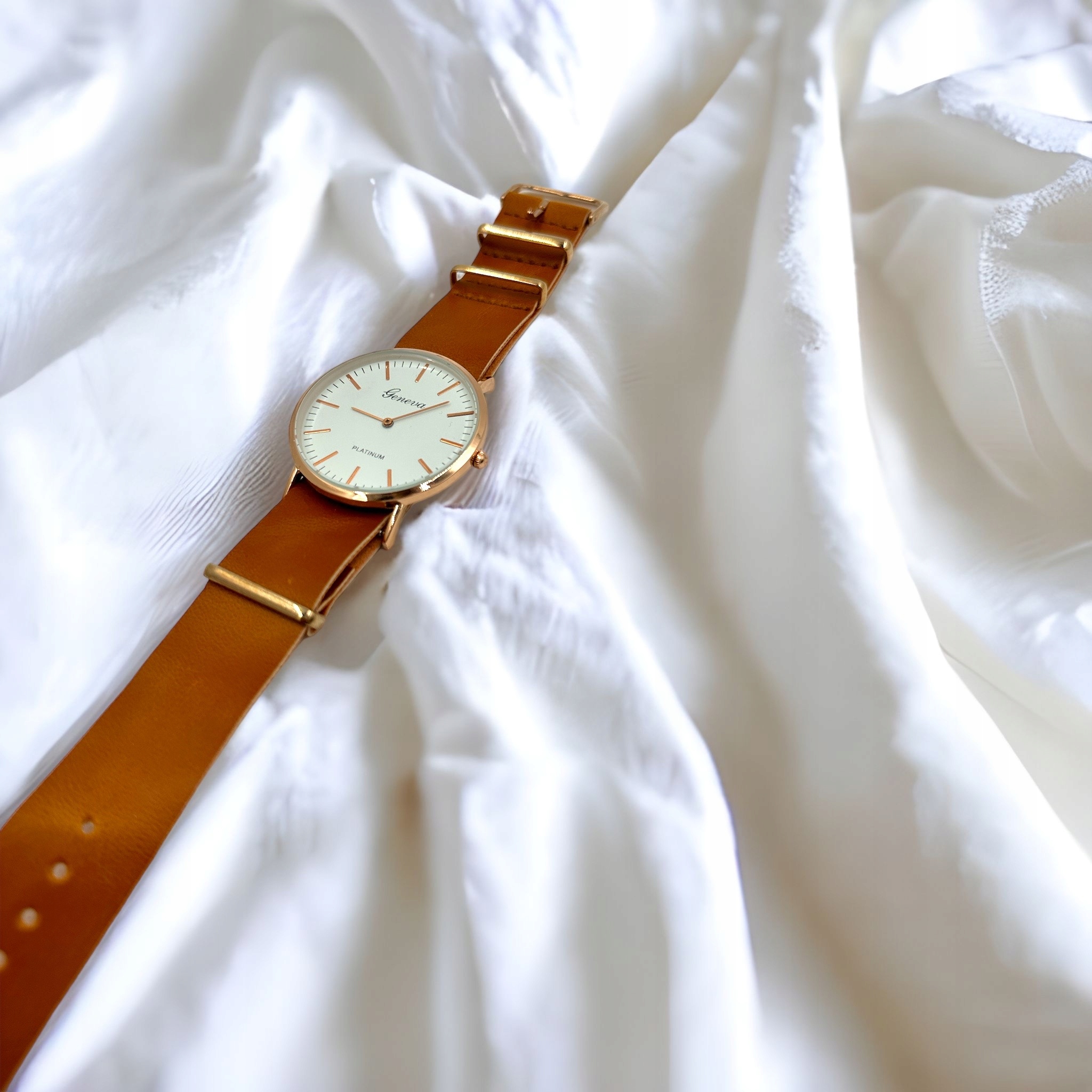 ZEGAREK DAMSKI GENEVA PLATINUM JASNY BRĄZ EAN (GTIN) 6096229977944