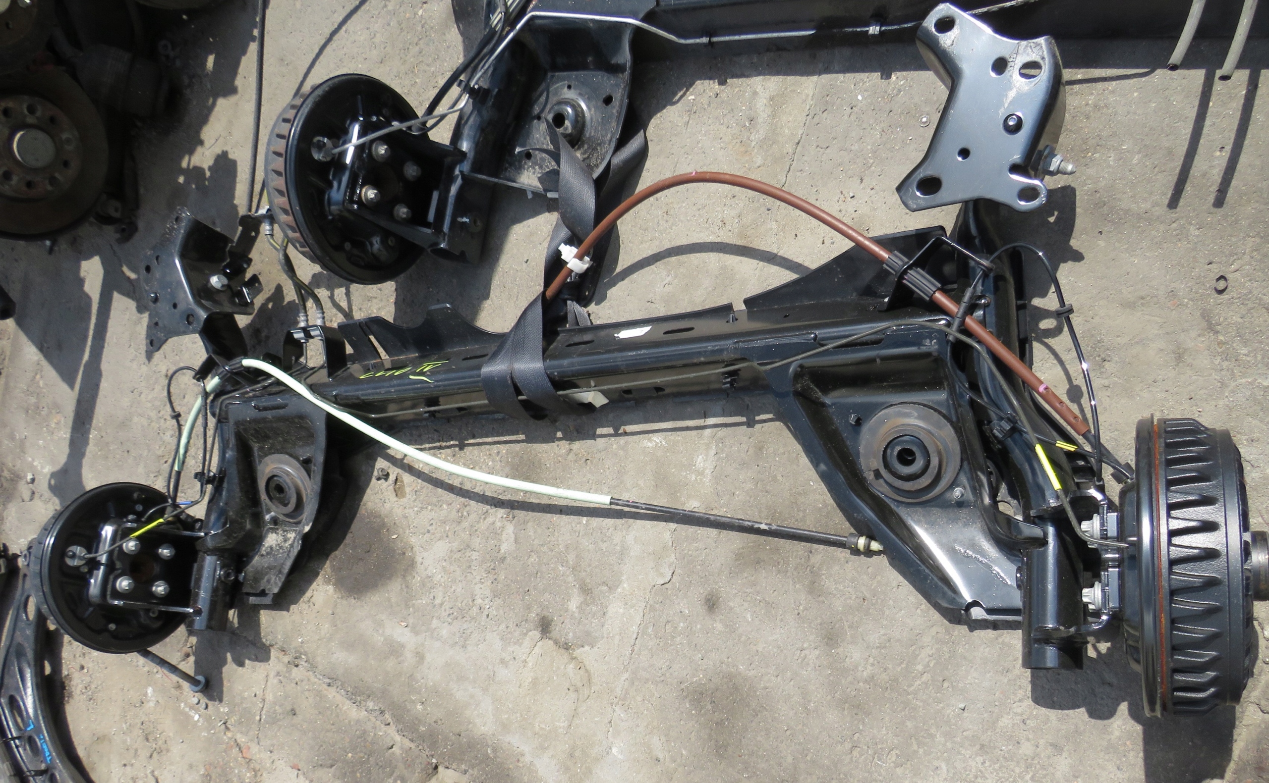 OŚ TYLNA BELKA RENAULT CLIO 4 IV