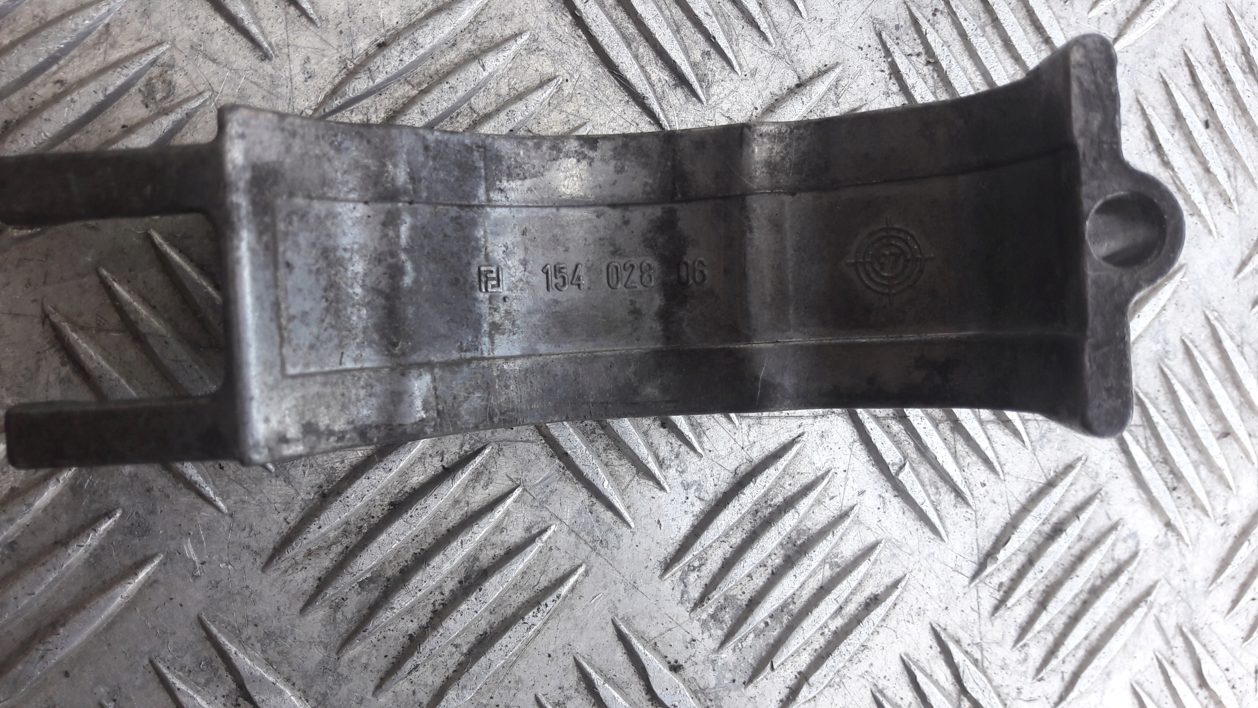 MERCEDES W220 Halter POMPY luft A1122370240