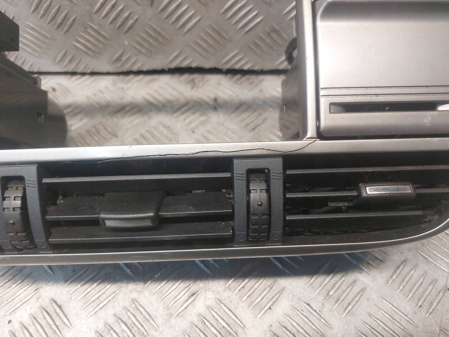 frame PANELU air conditioning devices console central NISSAN X-TRAIL and 687508H800