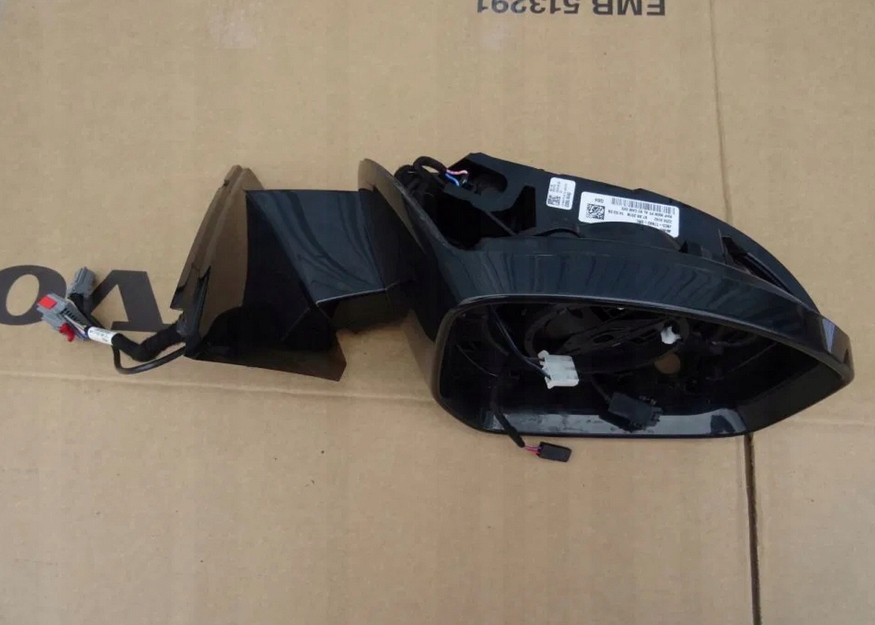 LUSTERKO JAGUAR E PACE PRAWE