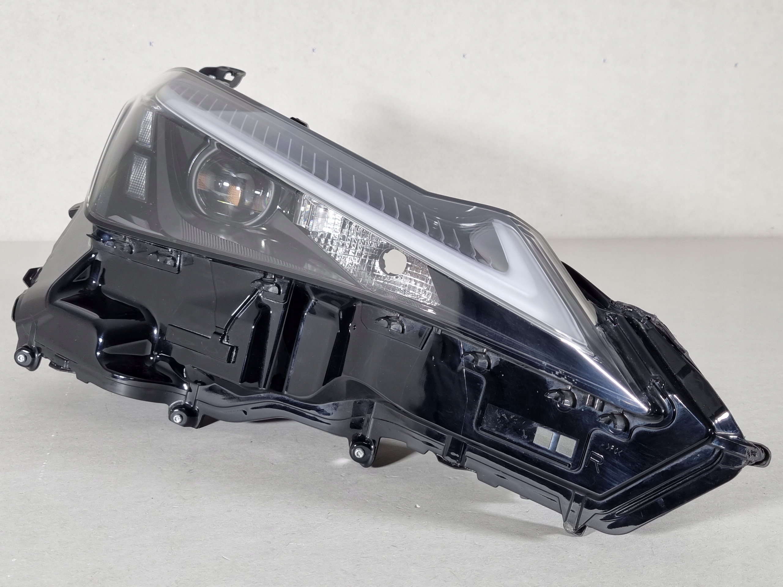 LEXUS UX LIFT FULL LED LAMPA PRAWA PRZÓD PRZEDNIA Producent części Lexus OE