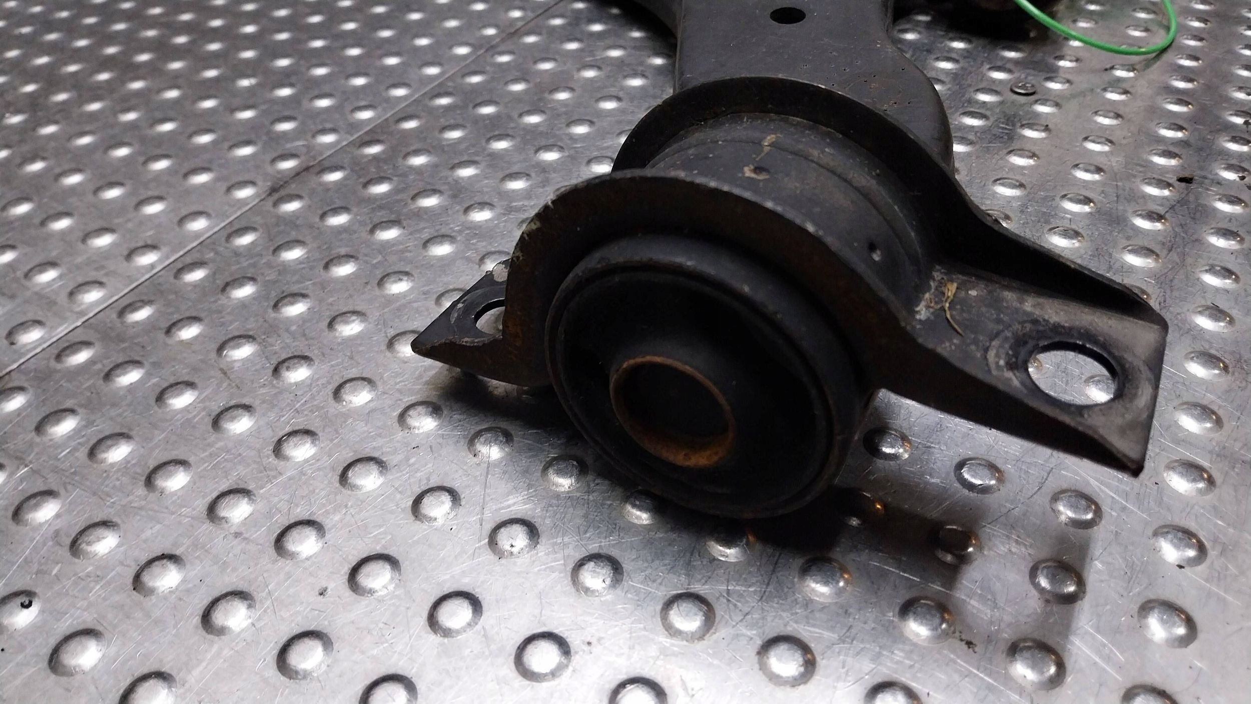 arm left front 98AG-3051-AK FORD FOCUS MK1