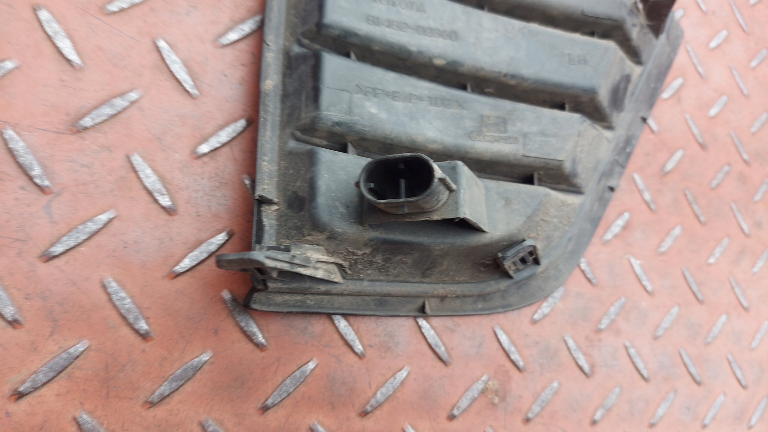 grid of a bumper spoiler fog lights left left front TOYOTA COROLLA E16 13