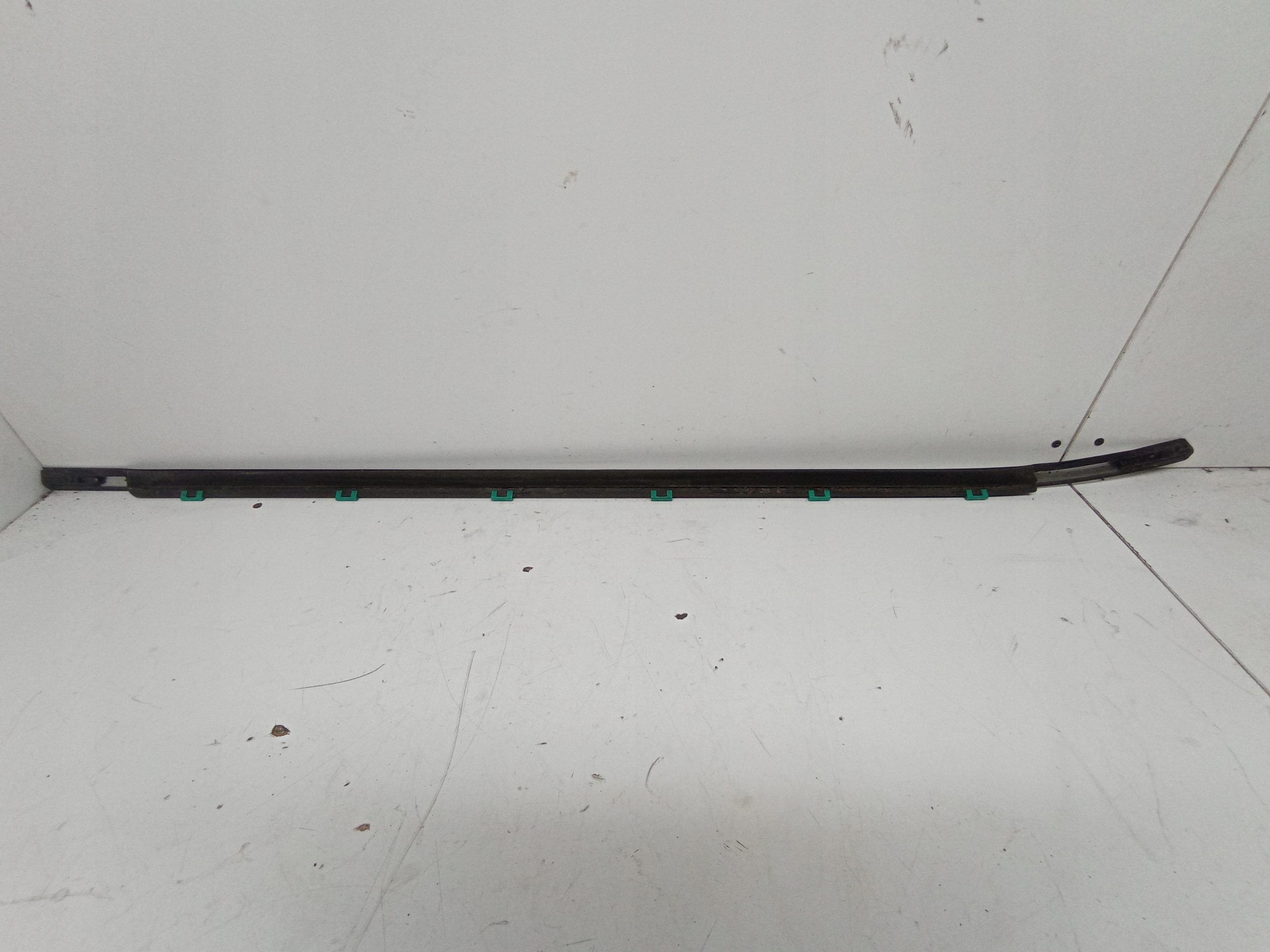 HYUNDAI I30 II moulding dust left front CHROM 2012